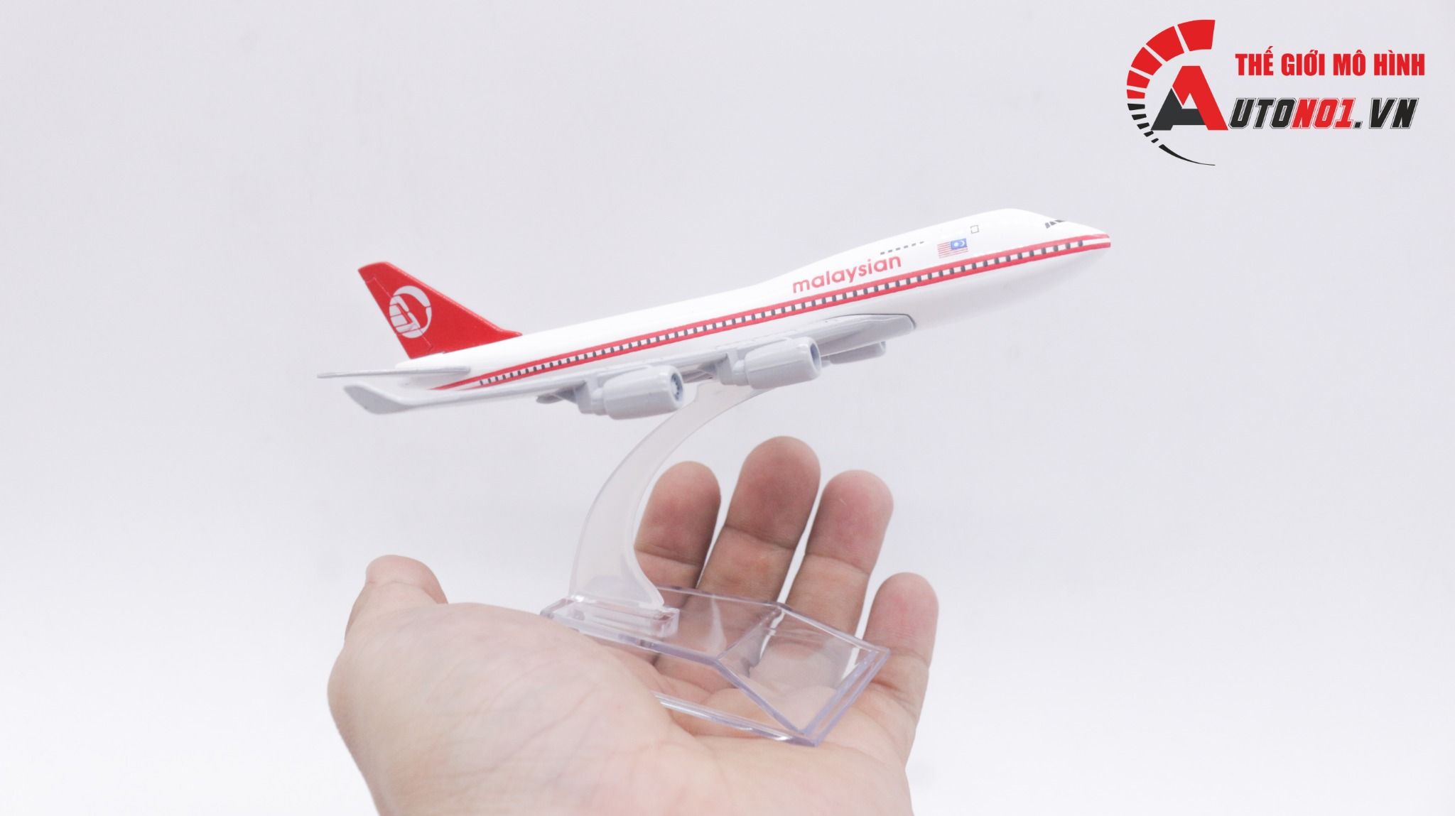 Mô hình máy bay Malaysian Airline Boeing B747-400 16cm MB16012