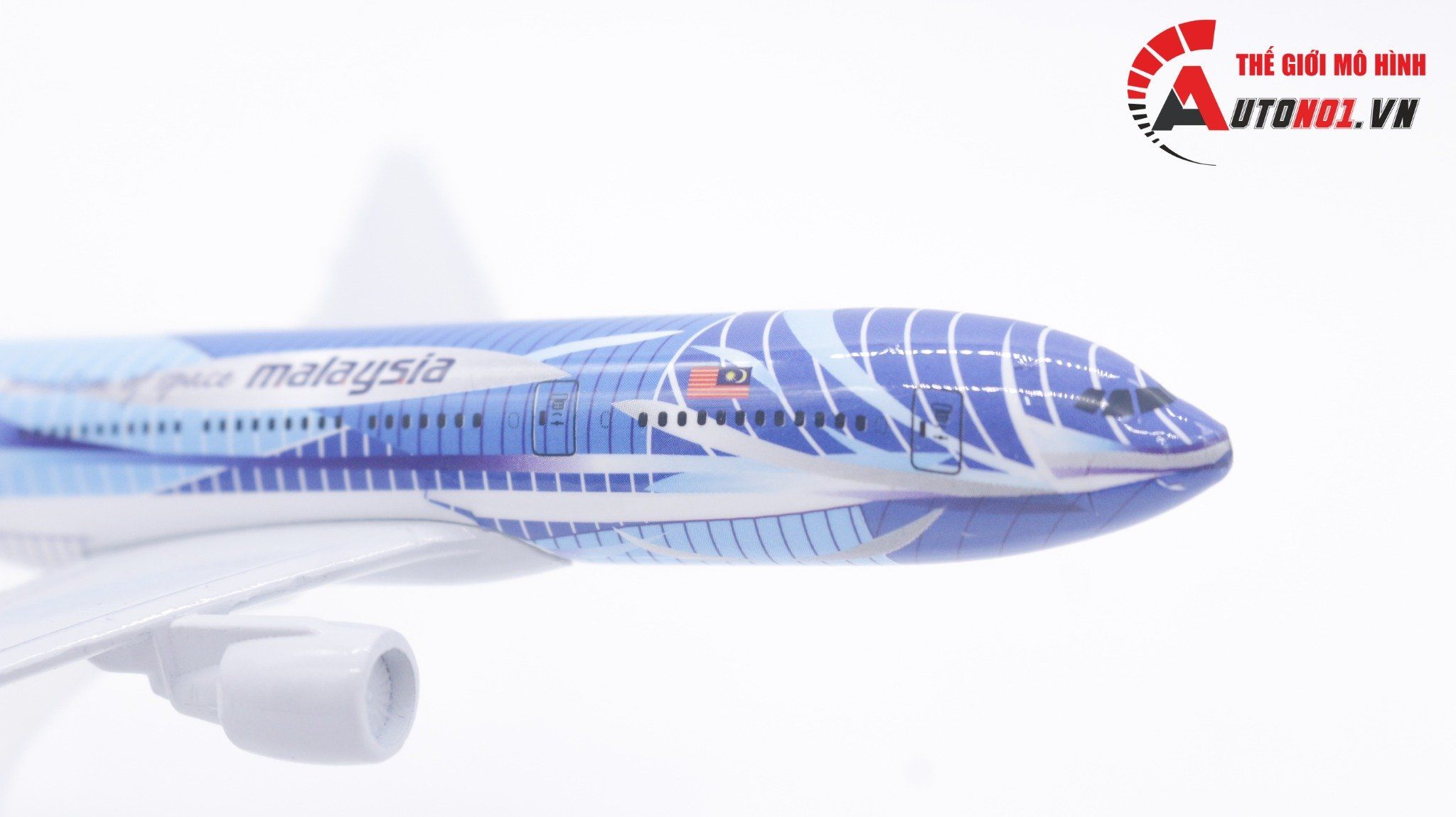 Mô hình máy bay Malaysia Heliconia Boeing B777-2H6 16cm MB16065