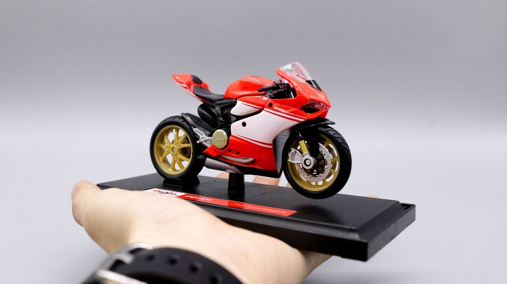  Mô hình xe mô tô Ducati 1199 Superleggera 2014 1:18 Maisto 1017 