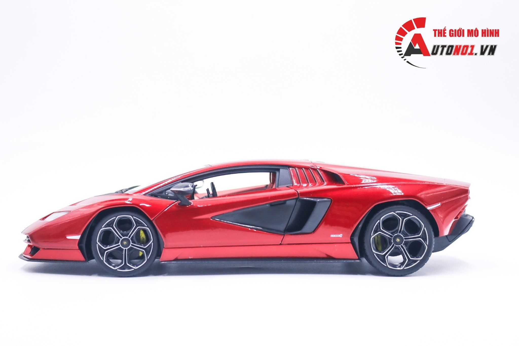 Mô hình xe Lamborghini Countach LPI 800-4 fullopen tỉ lệ 1:18 Maisto 8147