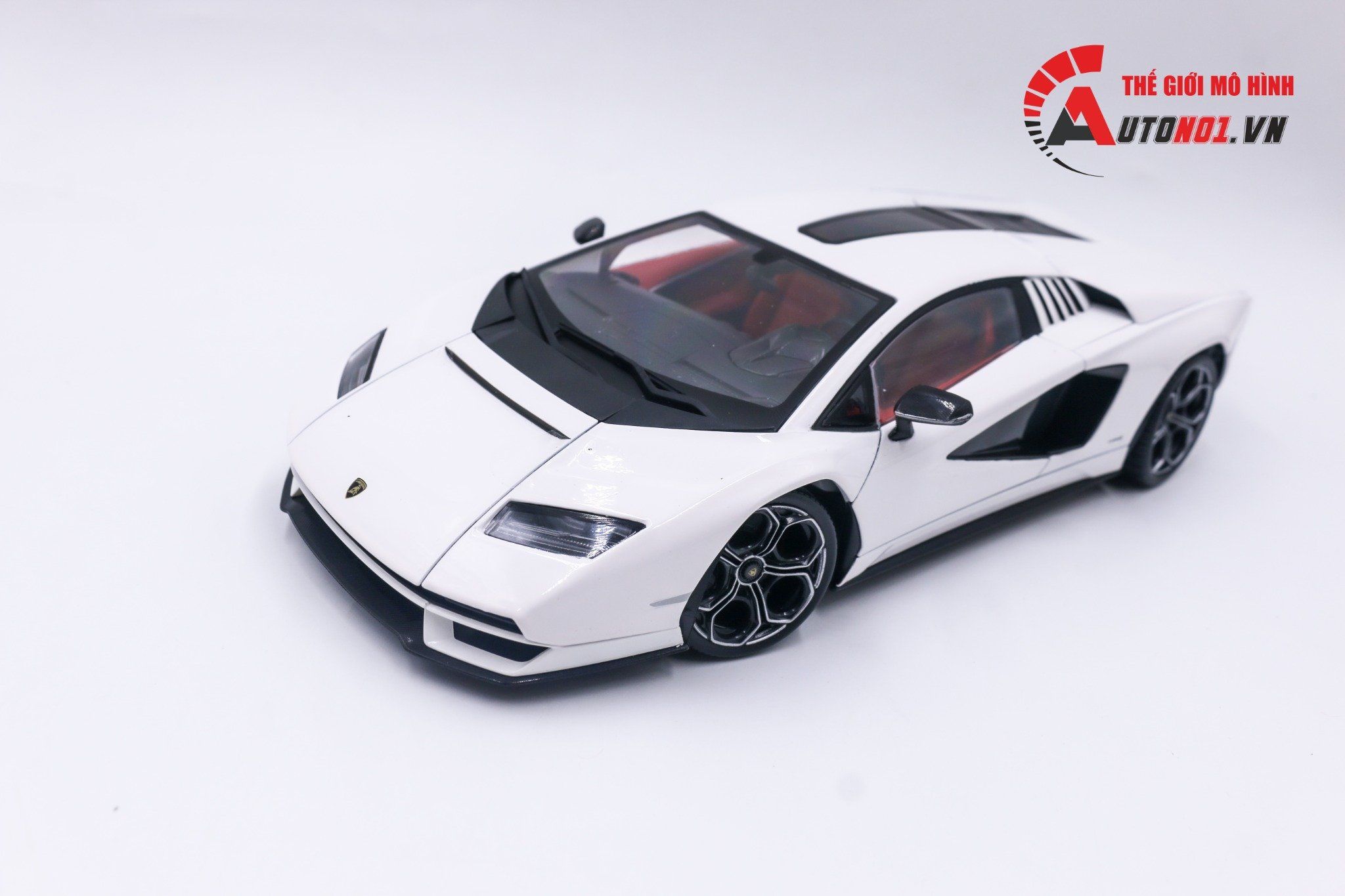 Mô hình xe Lamborghini Countach LPI 800-4 fullopen tỉ lệ 1:18 Maisto 8147