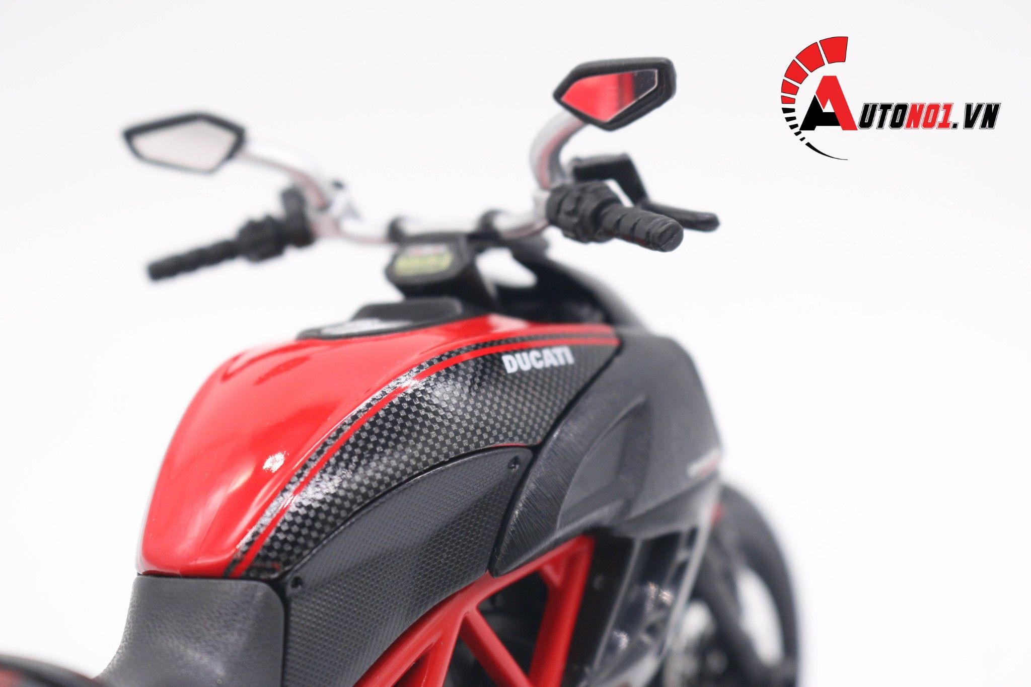  Mô hình xe Ducati Diavel Carbon 1:12 Maisto MT084 