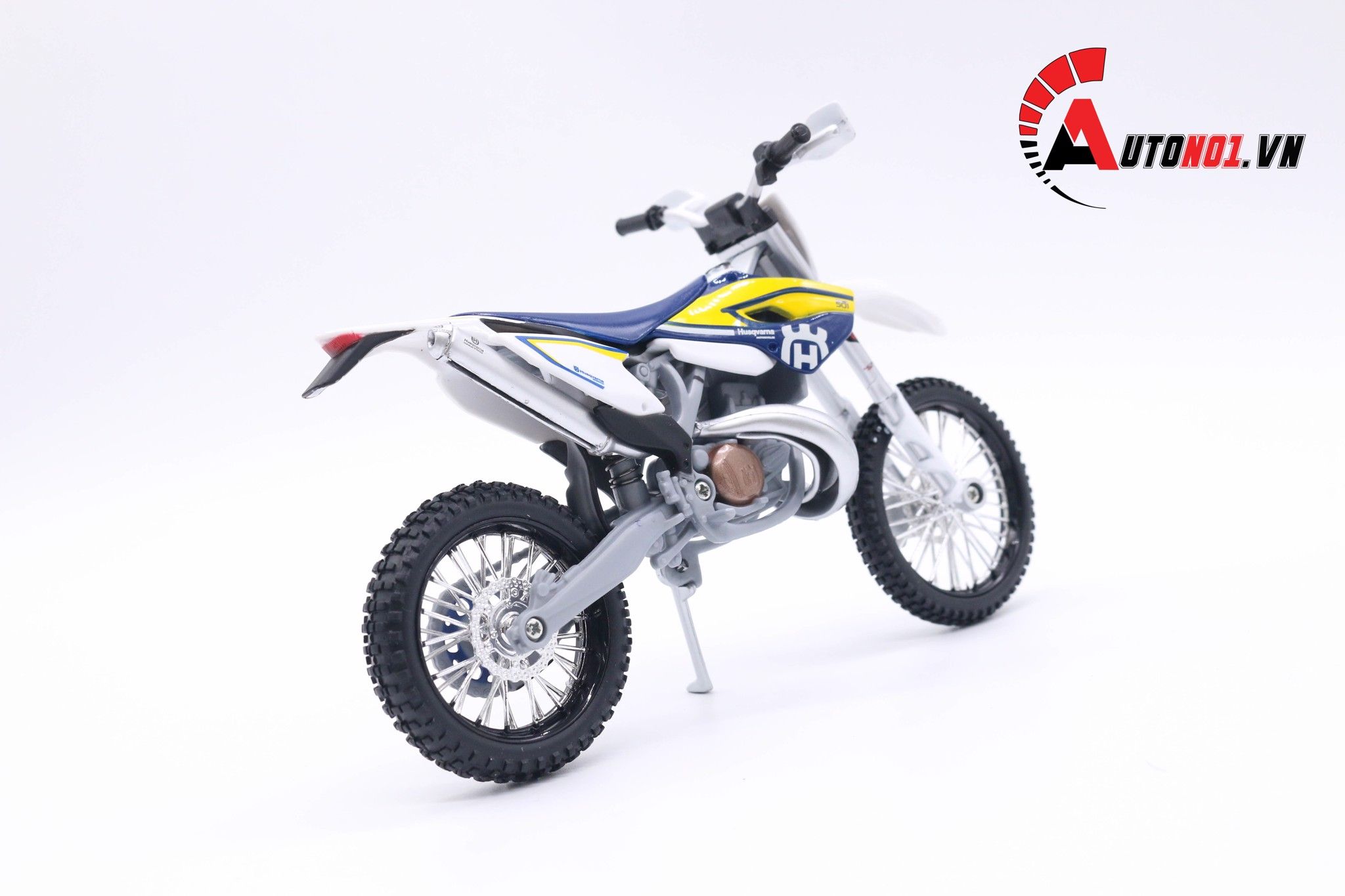  Mô hình xe cào cào Husqvarna fe 501 1:12 Maisto có đế 4831 