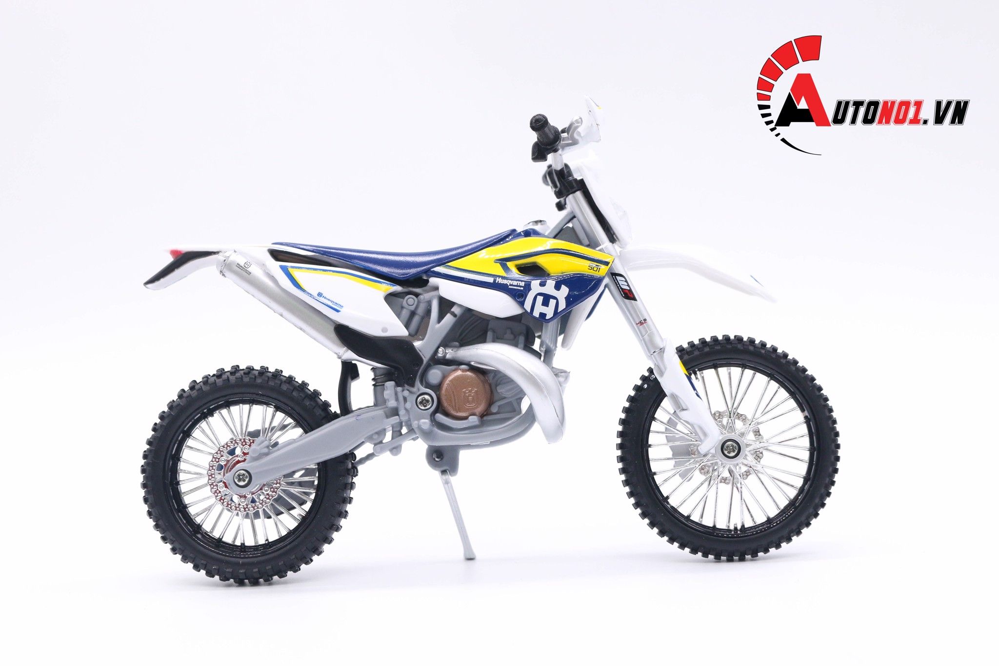  Mô hình xe cào cào Husqvarna fe 501 1:12 Maisto có đế 4831 