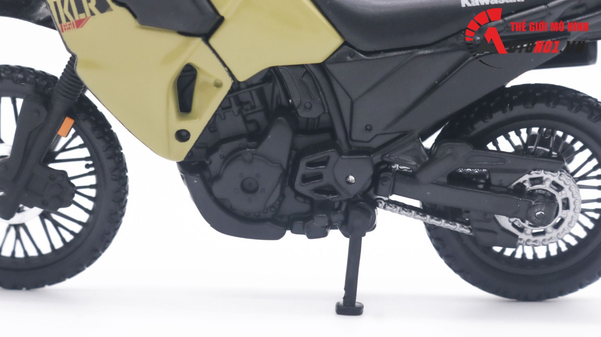 Mô hình xe mô tô Kawasaki KLR650 tỉ lệ 1:18 Maisto MT043