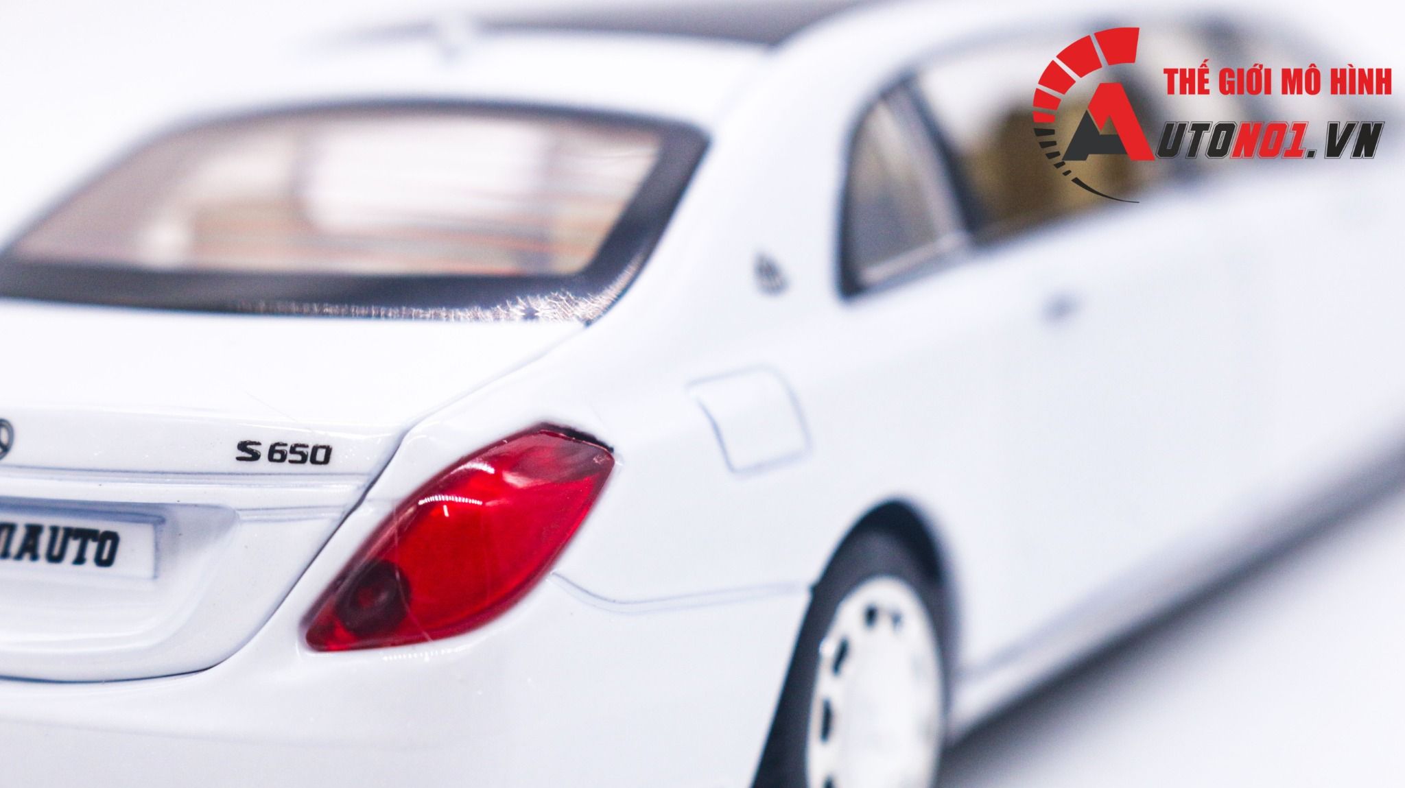 Mô hình xe Mercedes Maybach S600 Pullman tỉ lệ 1:32 Miniauto 3221A 3221B OT279