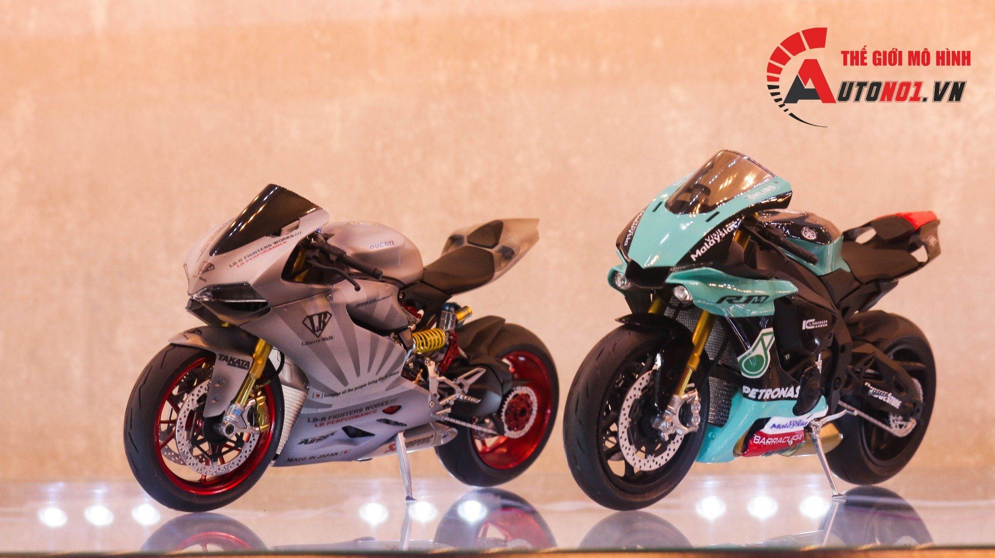 Mô hình xe cao cấp Ducati 1199 Panigale Custom Decal Liberty walk Performance nồi khô 1:12 Tamiya D034