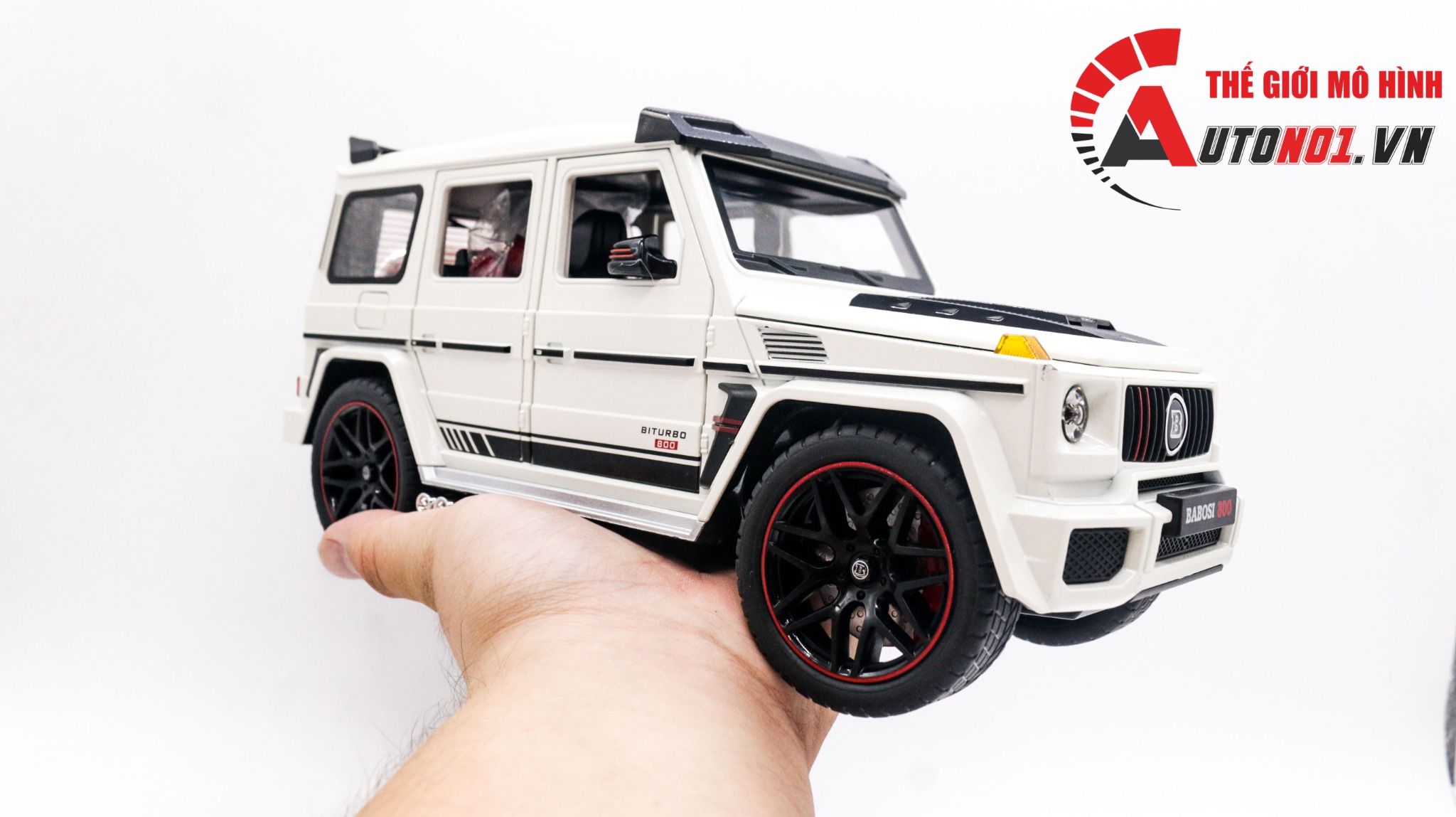 Mô hình xe Mercedes Benz Brabus G800 bầu trời sao-phun khói-đánh lái được full open phun khói tỉ lệ 1:18 Chezhi CZ1801B OT504