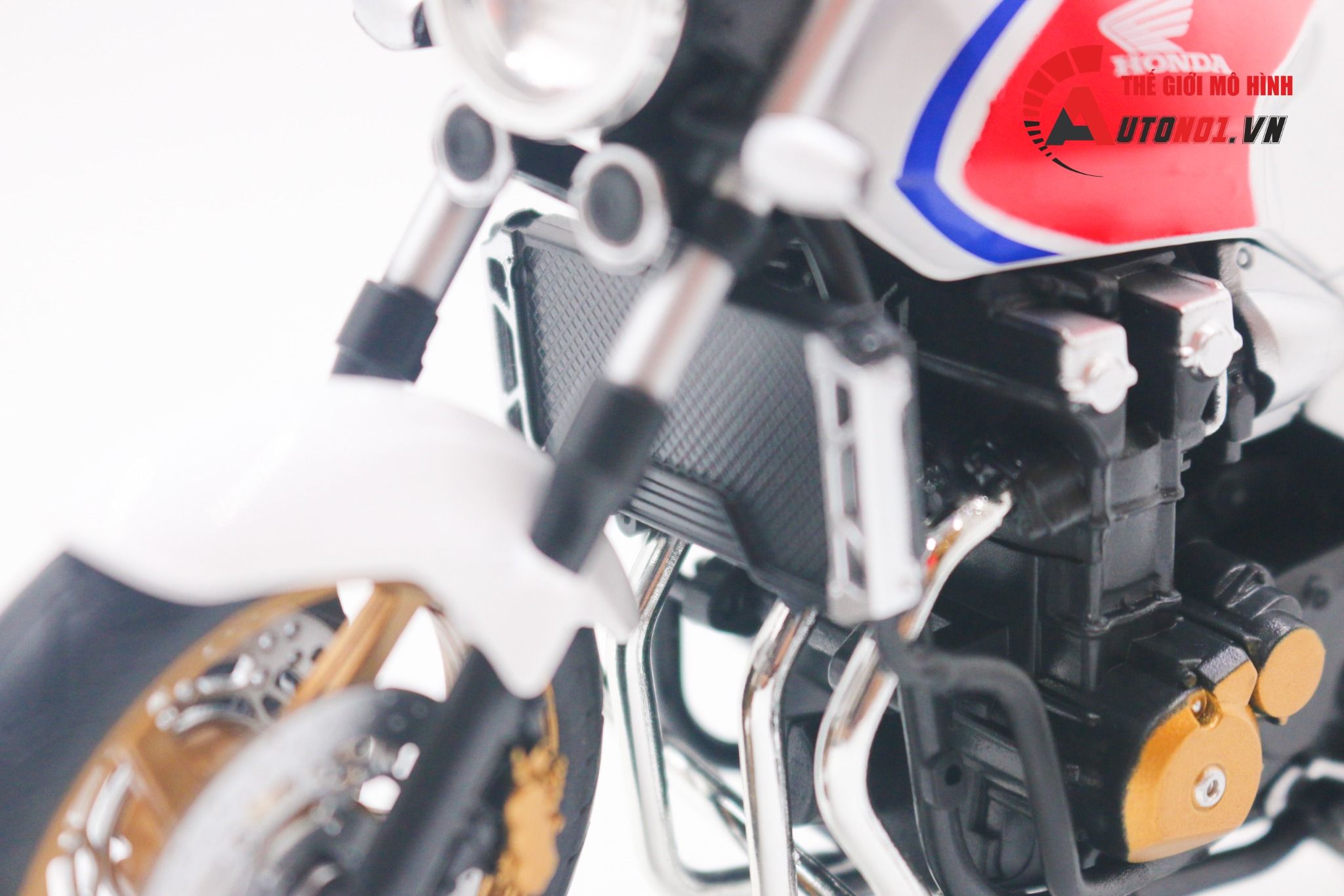 Mô hình xe Honda CB1300SF 1:12 Joycity/Automaxx 8154