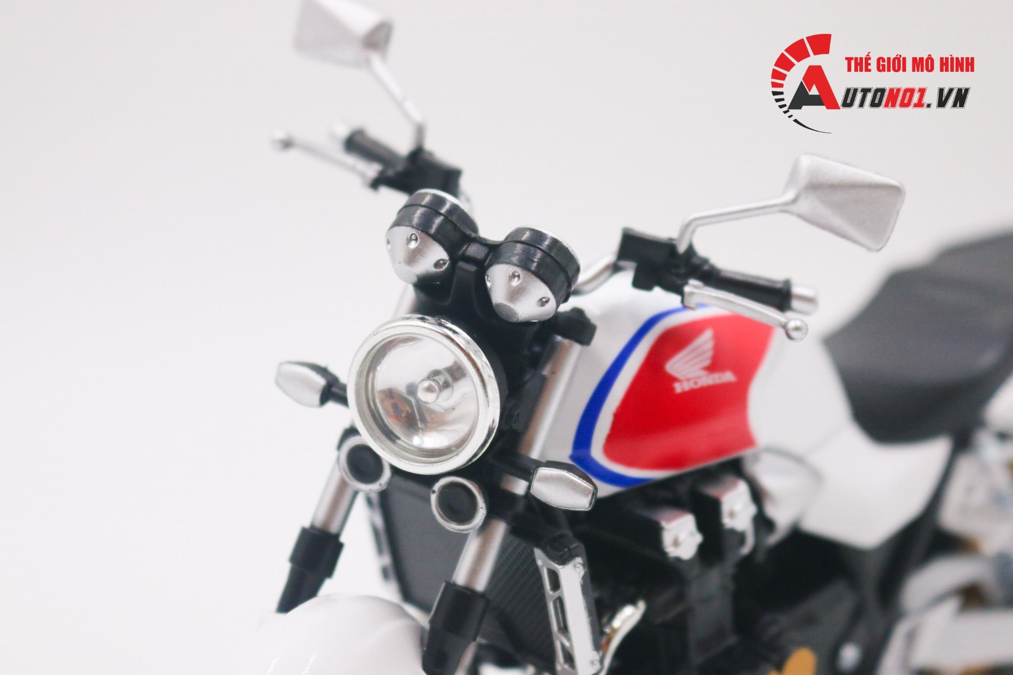 Mô hình xe Honda CB1300SF 1:12 Joycity/Automaxx 8154
