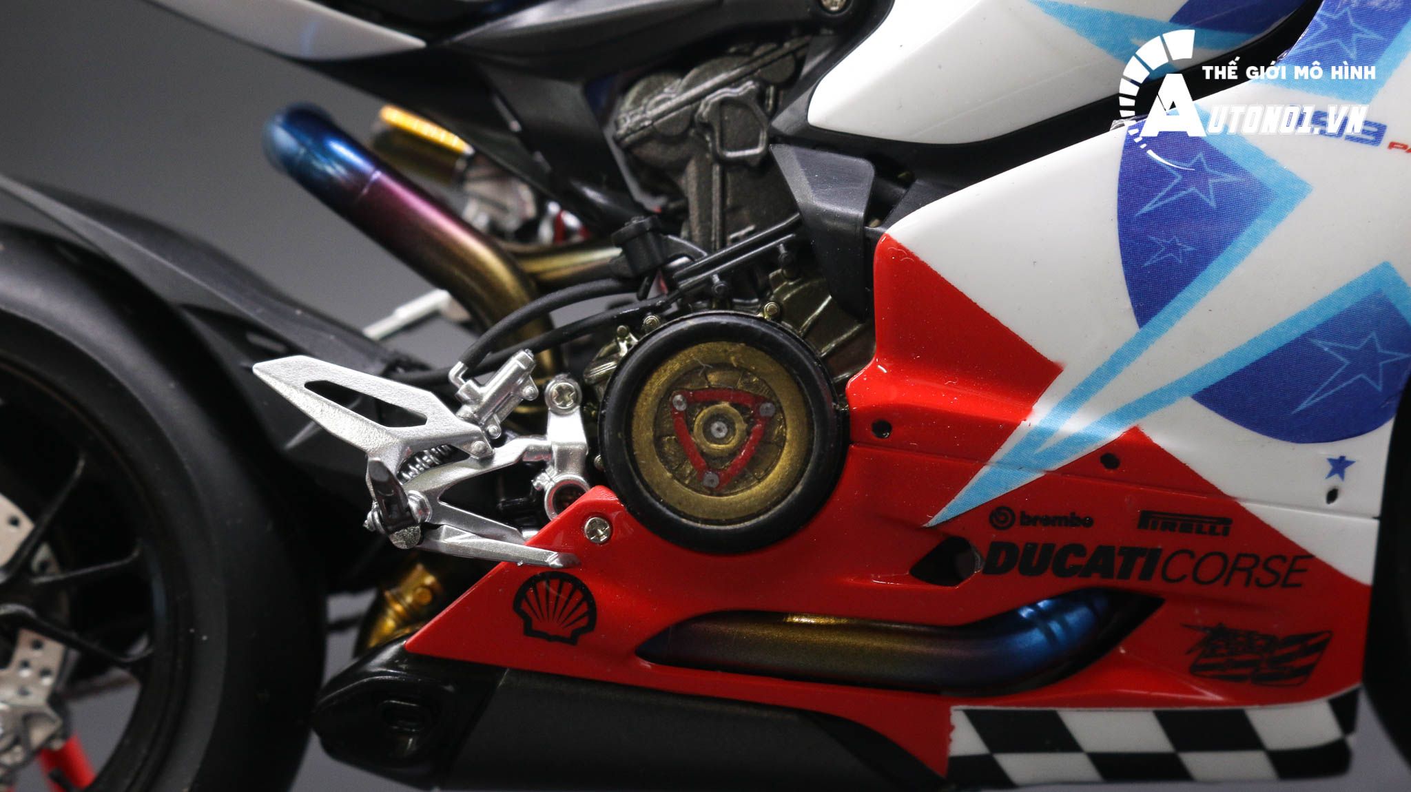 Mô hình xe cao cấp Ducati 1199 Panigale Custom Decal Nicky Hayden 69 1:12 Tamiya D065