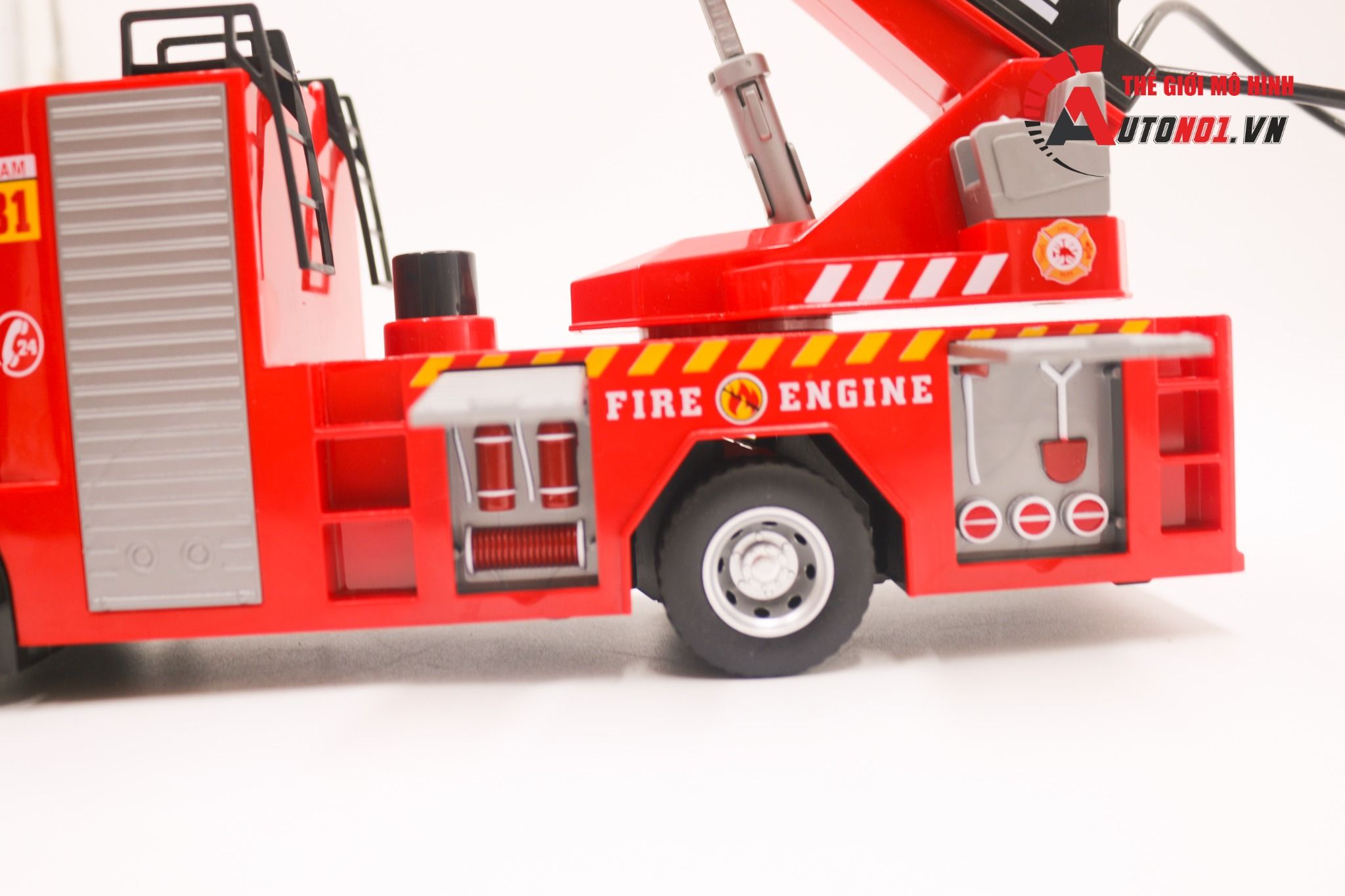Xe mô hình cứu hỏa phun nước tỉ lệ 1:24 Metal DieCast 8057