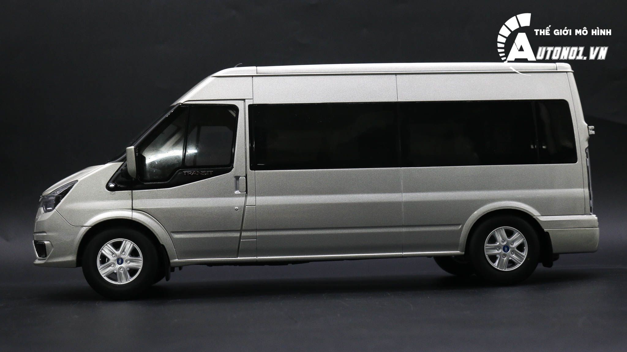  Mô hình xe Ford Transit 16 Chỗ Silver 1:18 Paudi 7806 