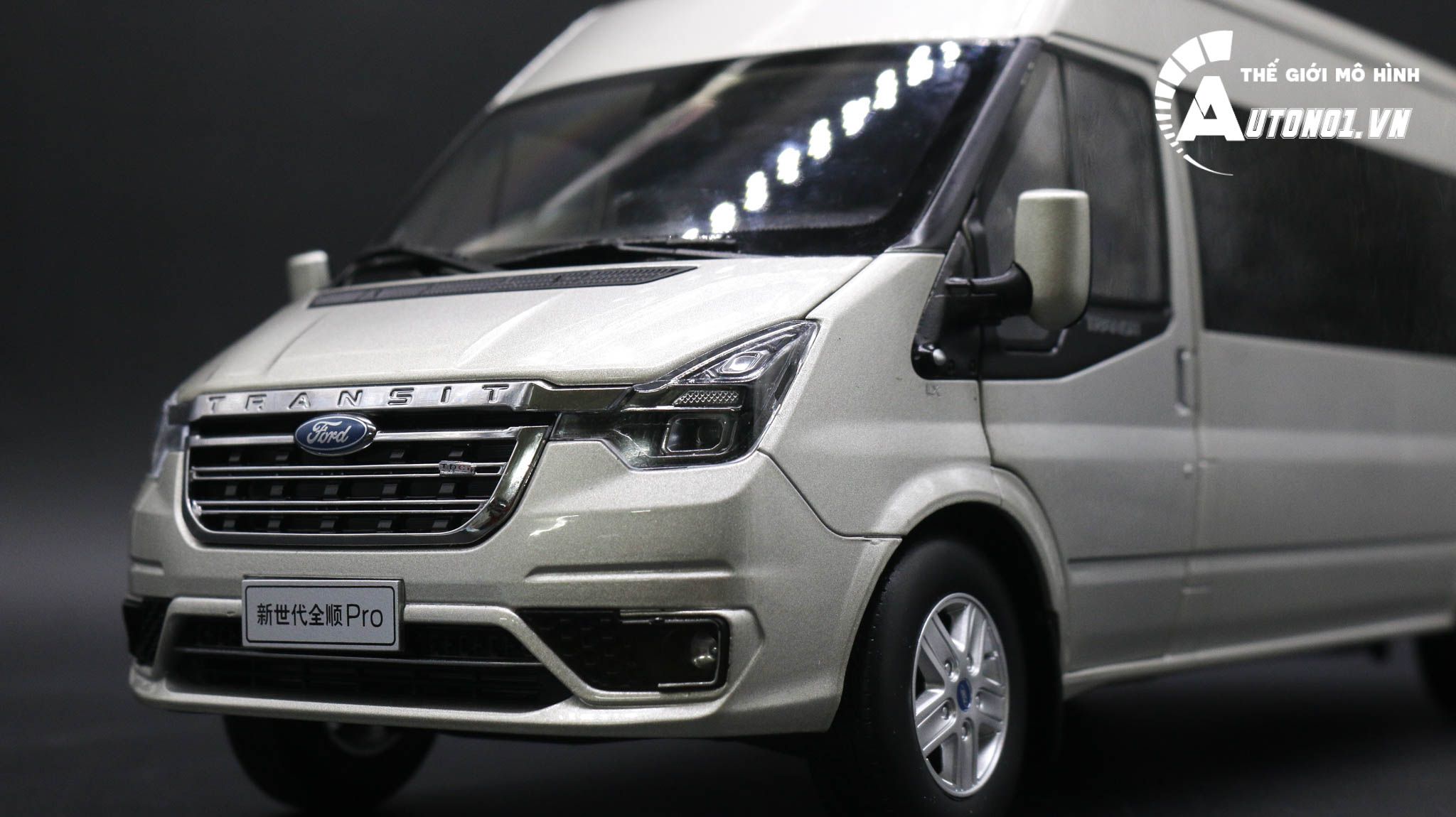  Mô hình xe Ford Transit 16 Chỗ Silver 1:18 Paudi 7806 