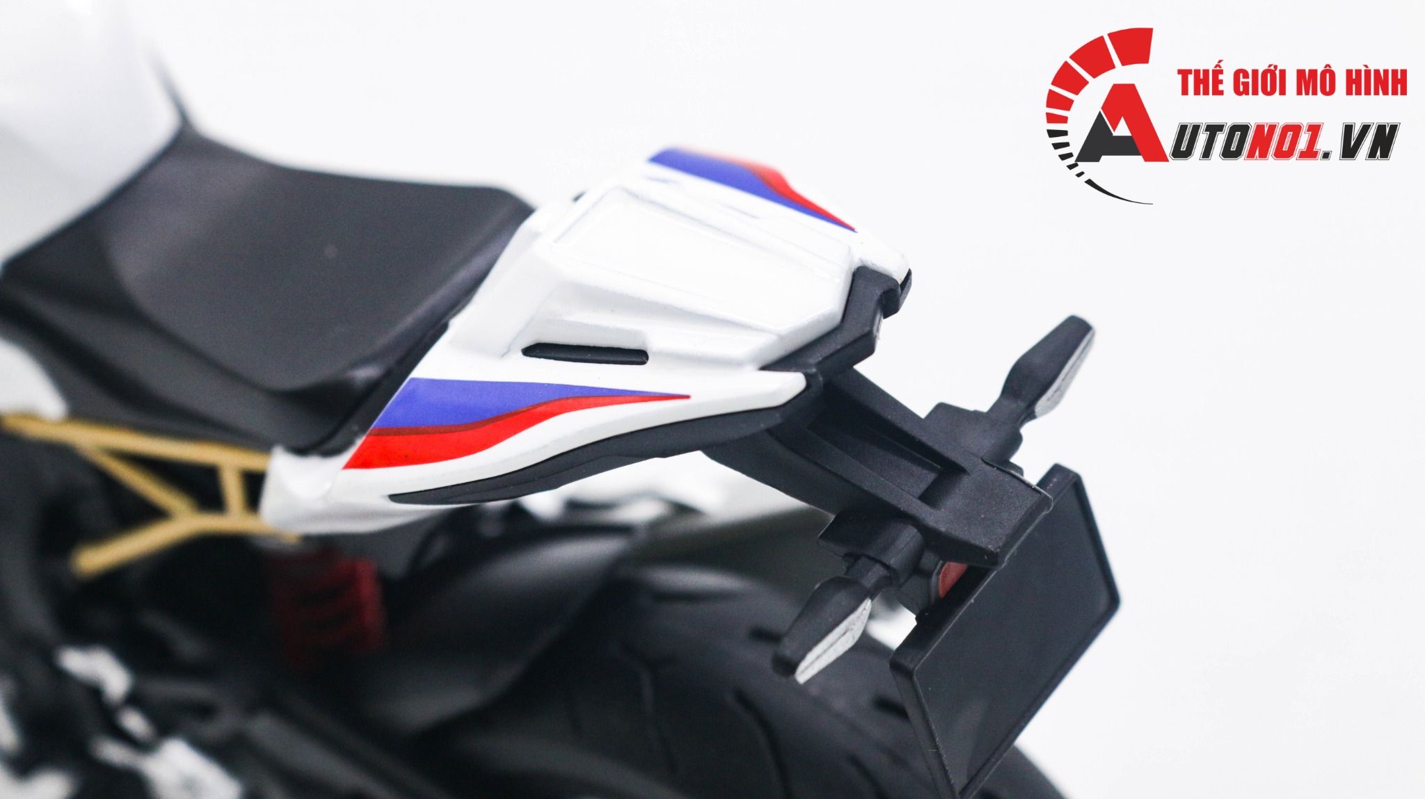 Mô hình xe BMW S1000RR tỉ lệ 1:9 Huayi Alloy MT050