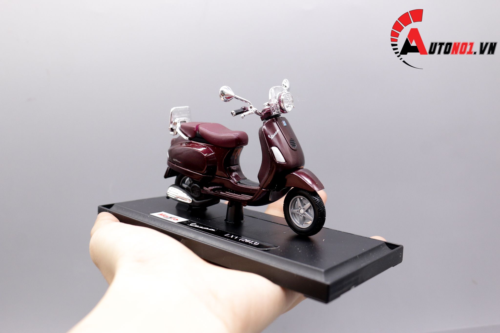  Mô hình xe Vespa lxv 2013 brown 1:18 Maisto 7070A 