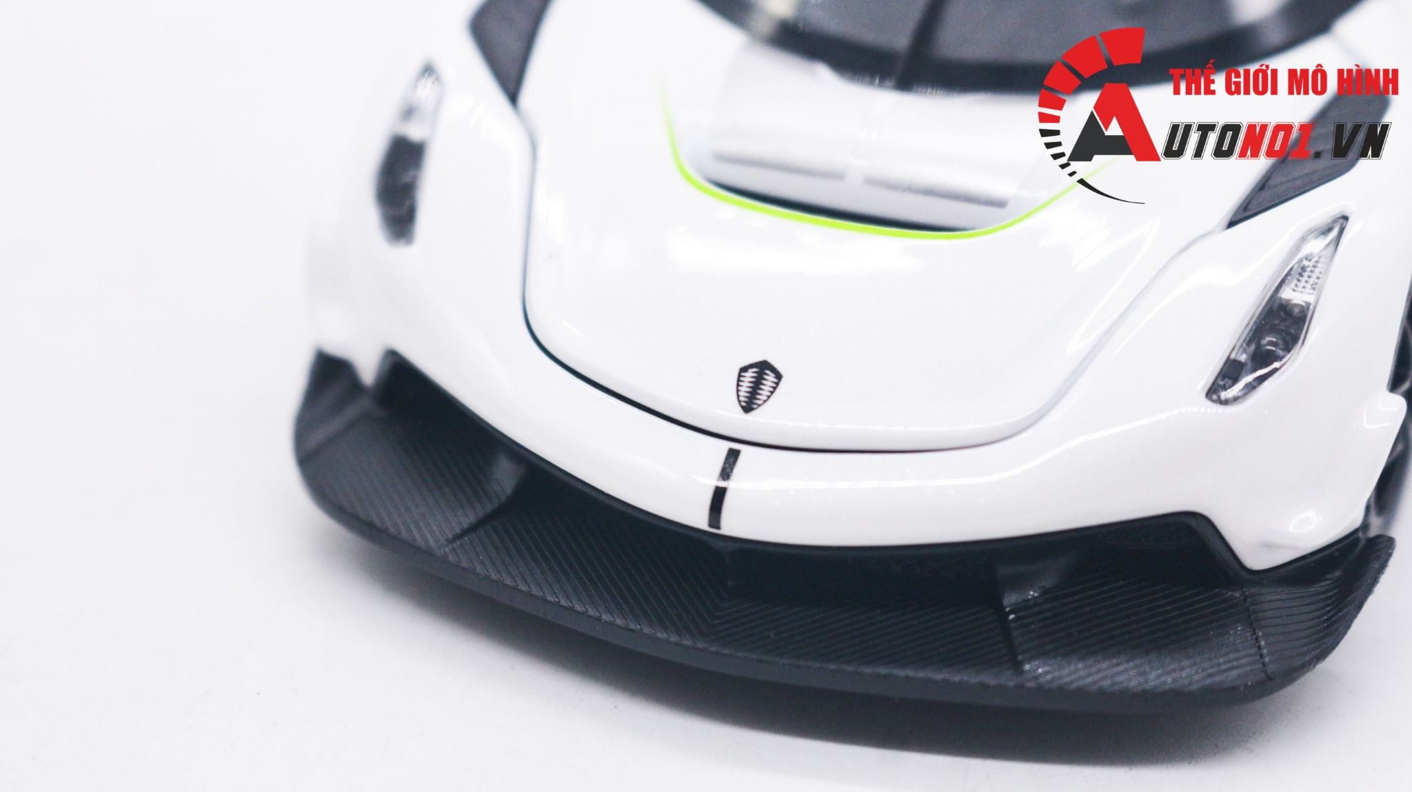 Mô hình xe Koenigsegg Jesko full open có đèn âm thanh tỉ lệ 1:32 Alloy model OT32044
