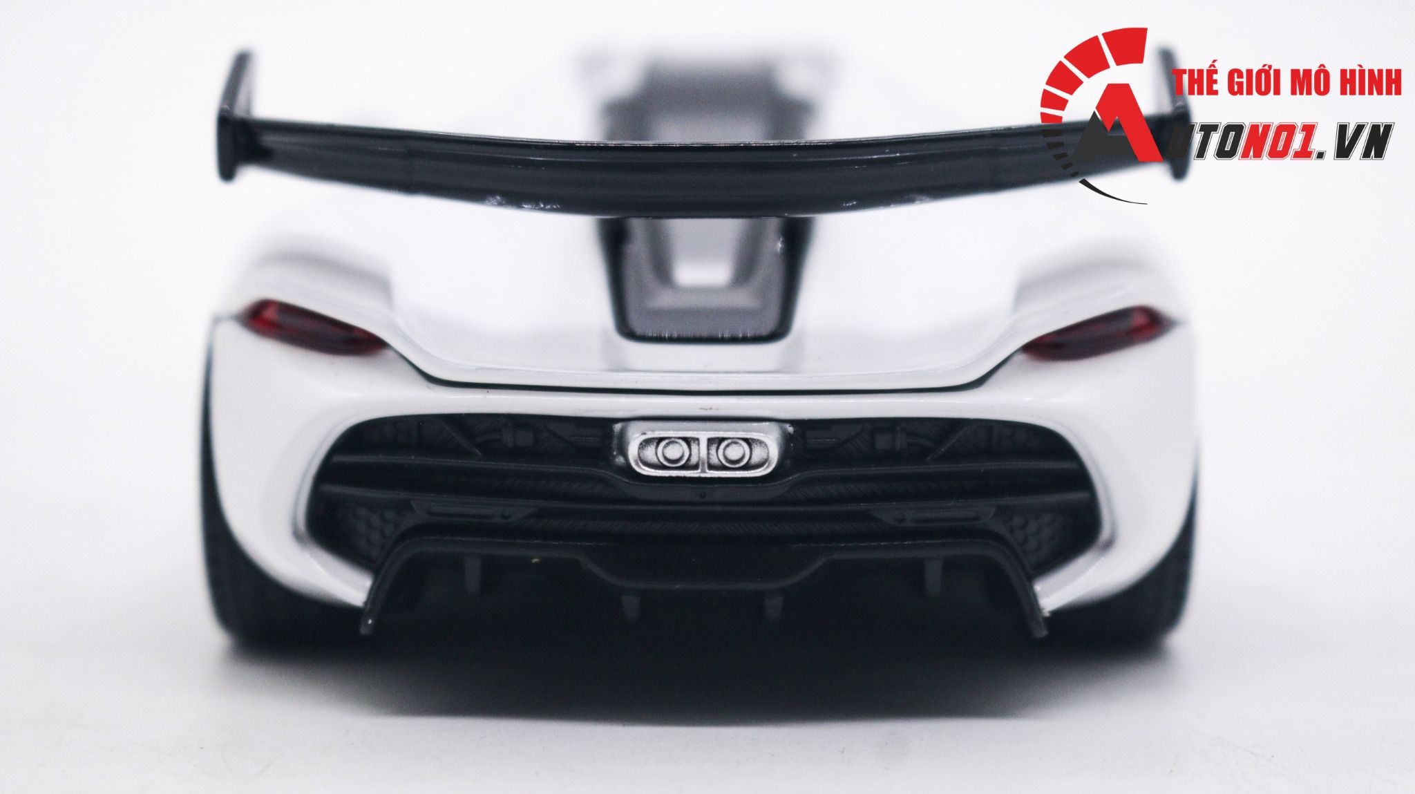 Mô hình xe Koenigsegg Jesko full open có đèn âm thanh tỉ lệ 1:32 Alloy model OT32044