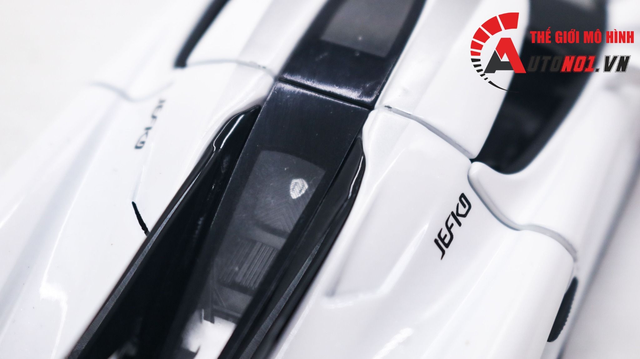 Mô hình xe Koenigsegg Jesko full open có đèn âm thanh tỉ lệ 1:32 Alloy model OT32044