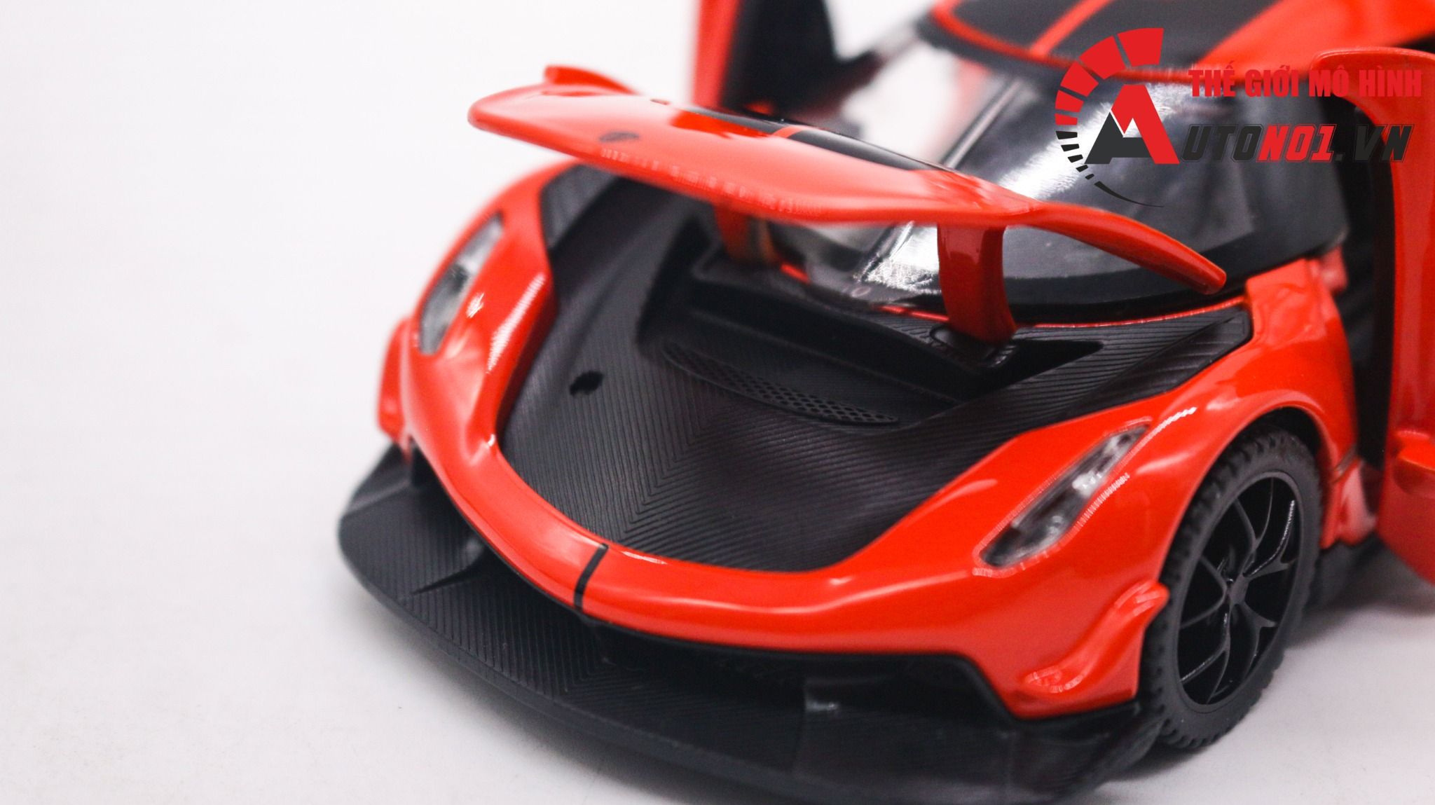 Mô hình xe Koenigsegg Jesko full open có đèn âm thanh tỉ lệ 1:32 Alloy model OT32044