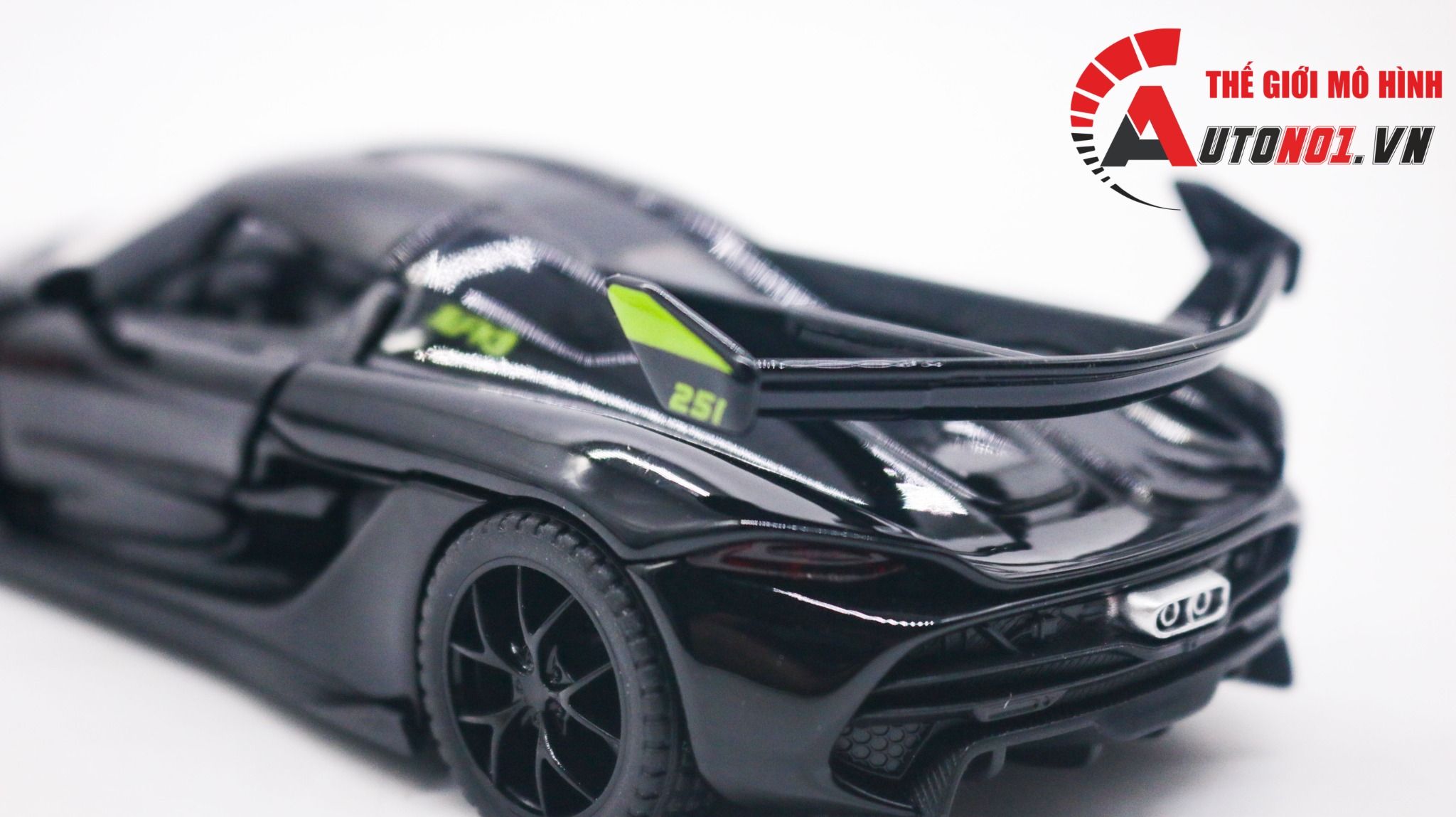 Mô hình xe Koenigsegg Jesko full open có đèn âm thanh tỉ lệ 1:32 Alloy model OT32044