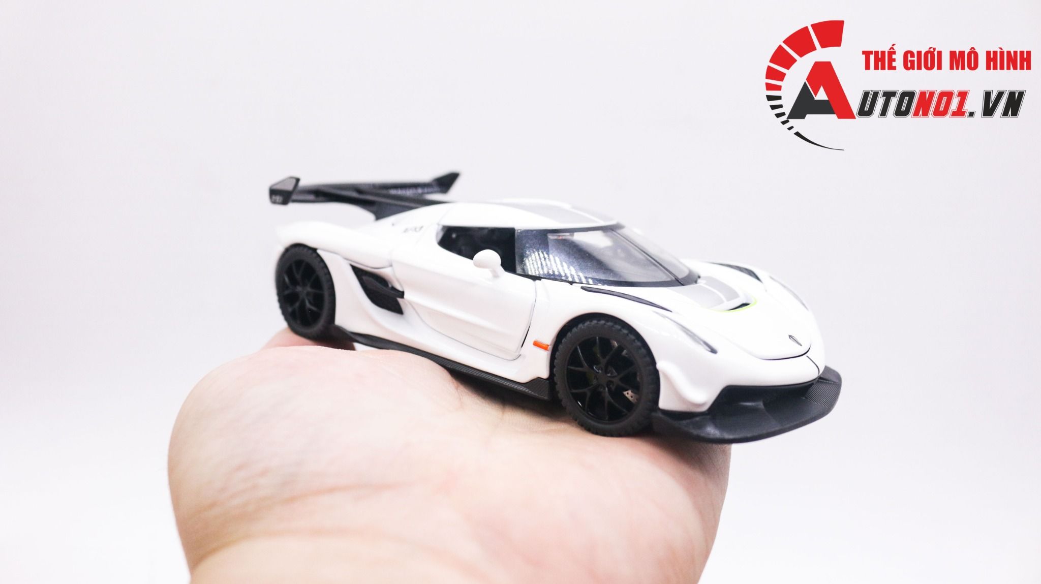 Mô hình xe Koenigsegg Jesko full open có đèn âm thanh tỉ lệ 1:32 Alloy model OT32044