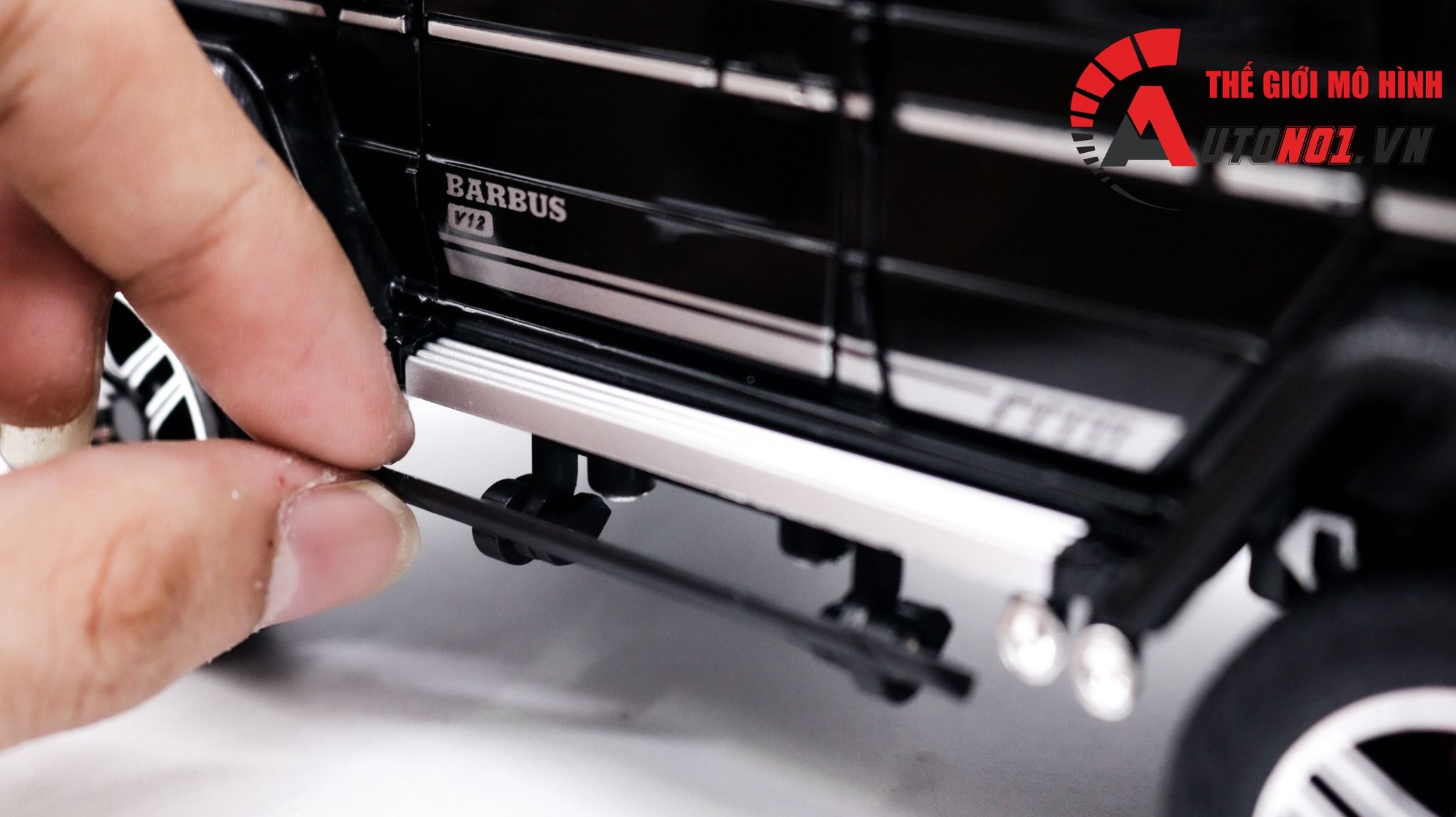 Mô hình xe Mercedes G550 Brabus Adventure 4x4 1:24 Jinlifang OT153