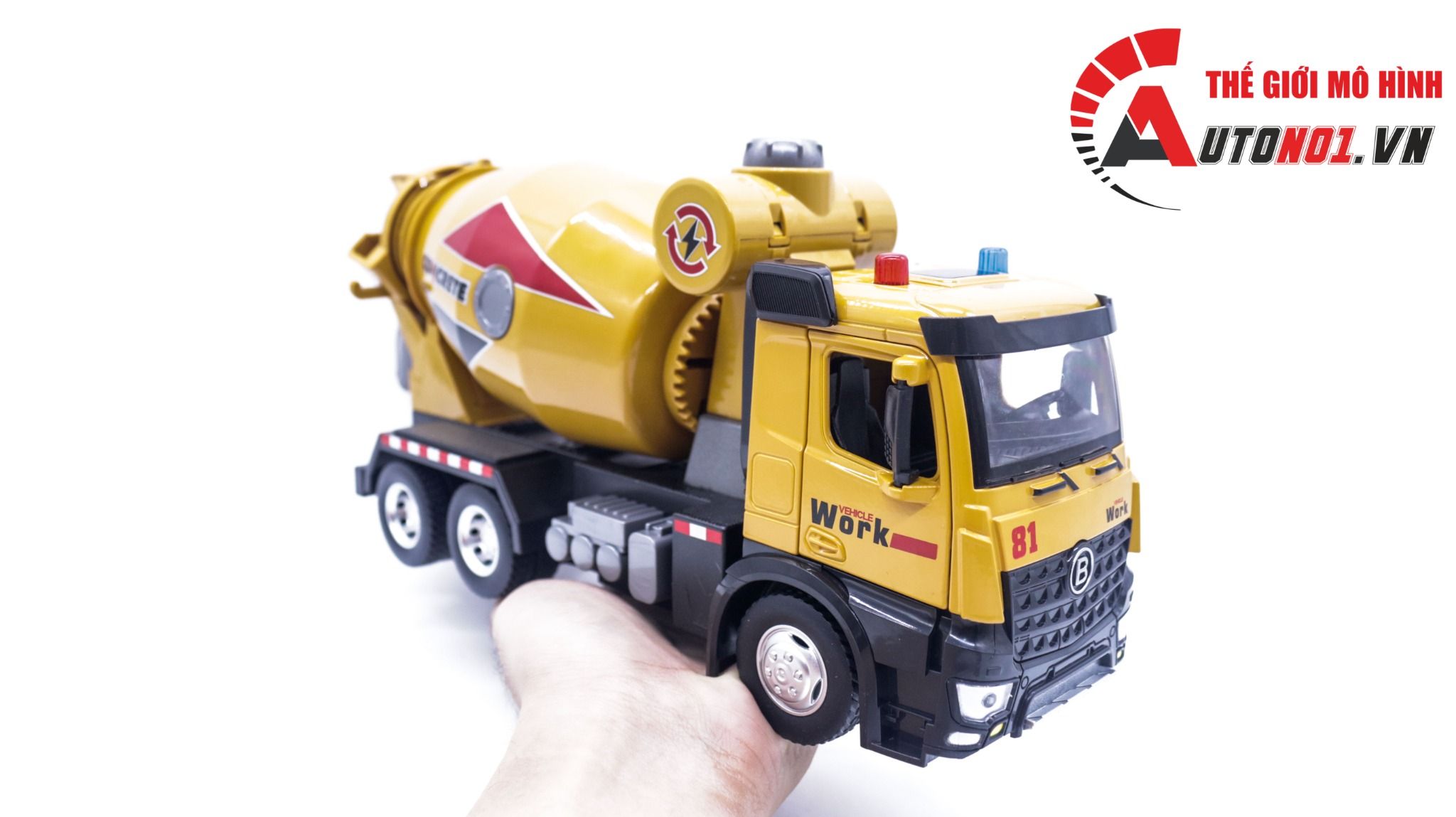 Mô hình xe công trình trộn bê tông có thùng trộn quay bằng tay tỉ lệ 1:24 Metal DieCast OT294