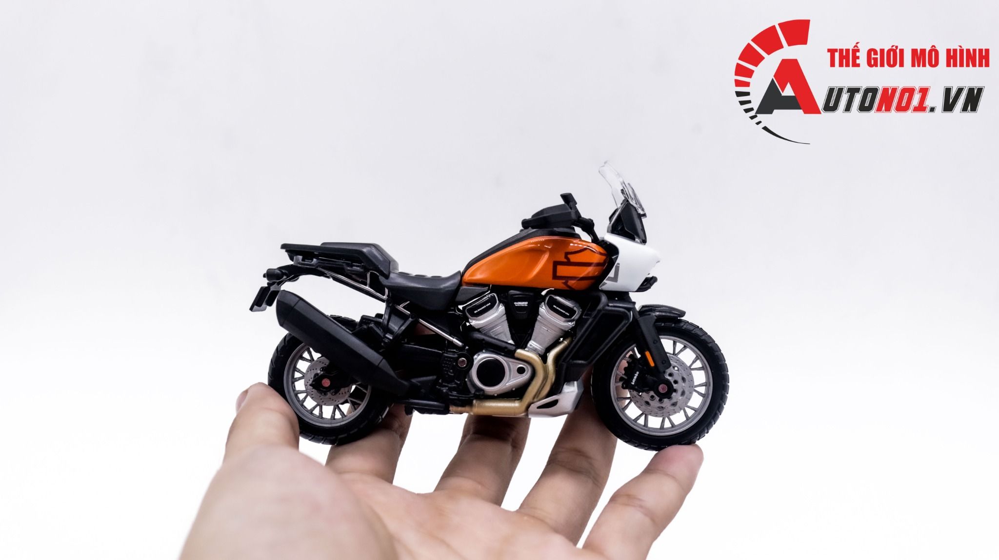 Mô hình xe mô tô Harley Davision Pan America 1200 2021 tỉ lệ 1:18 Maisto 39360 MT047
