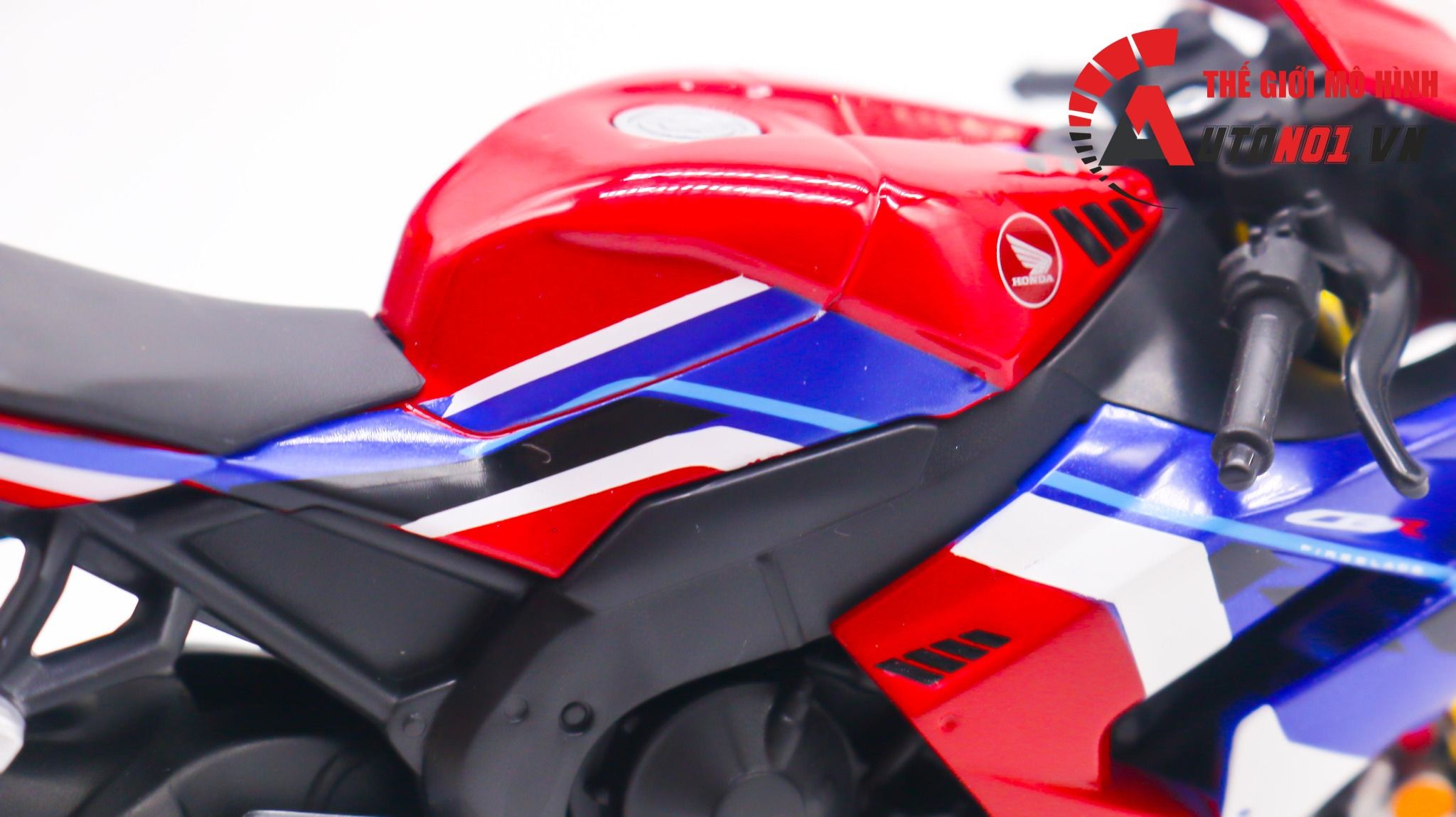  Mô hình xe Honda CBR 1000RR-R Fireblade SP 1:12 Maisto MT076 