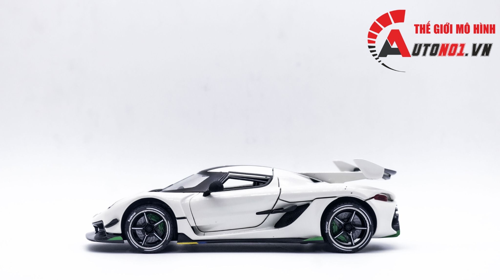  Mô hình xe Koenigsegg Jesko tỉ lệ 1:24 full open có đèn - âm thanh Chezhi OT291 