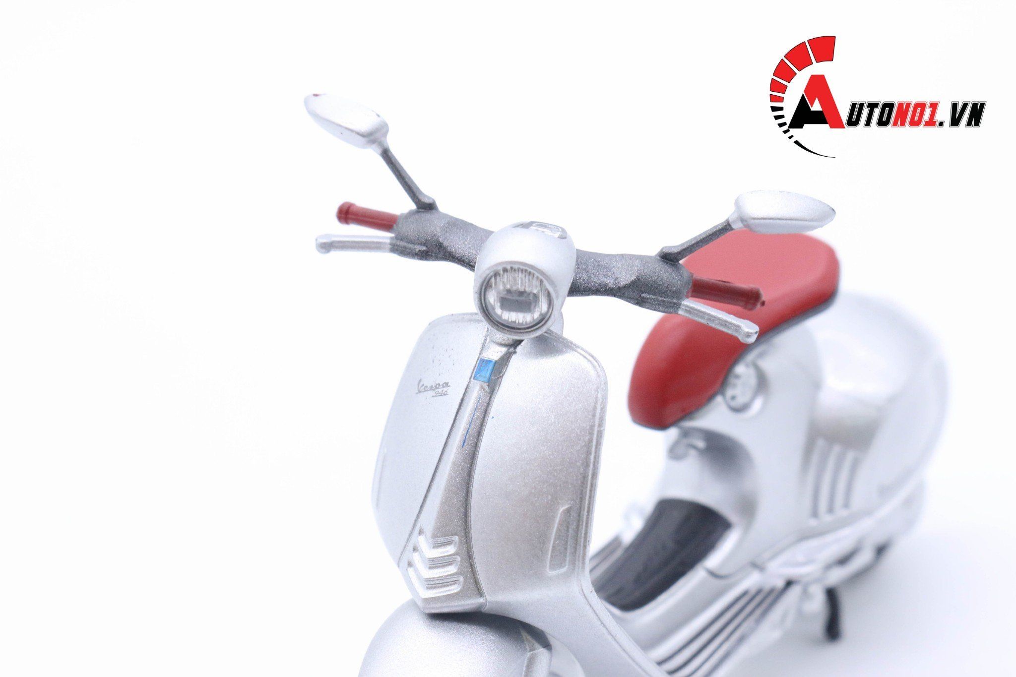  Mô hình xe Vespa 946 2014 silver 1:18 Welly MT078G 