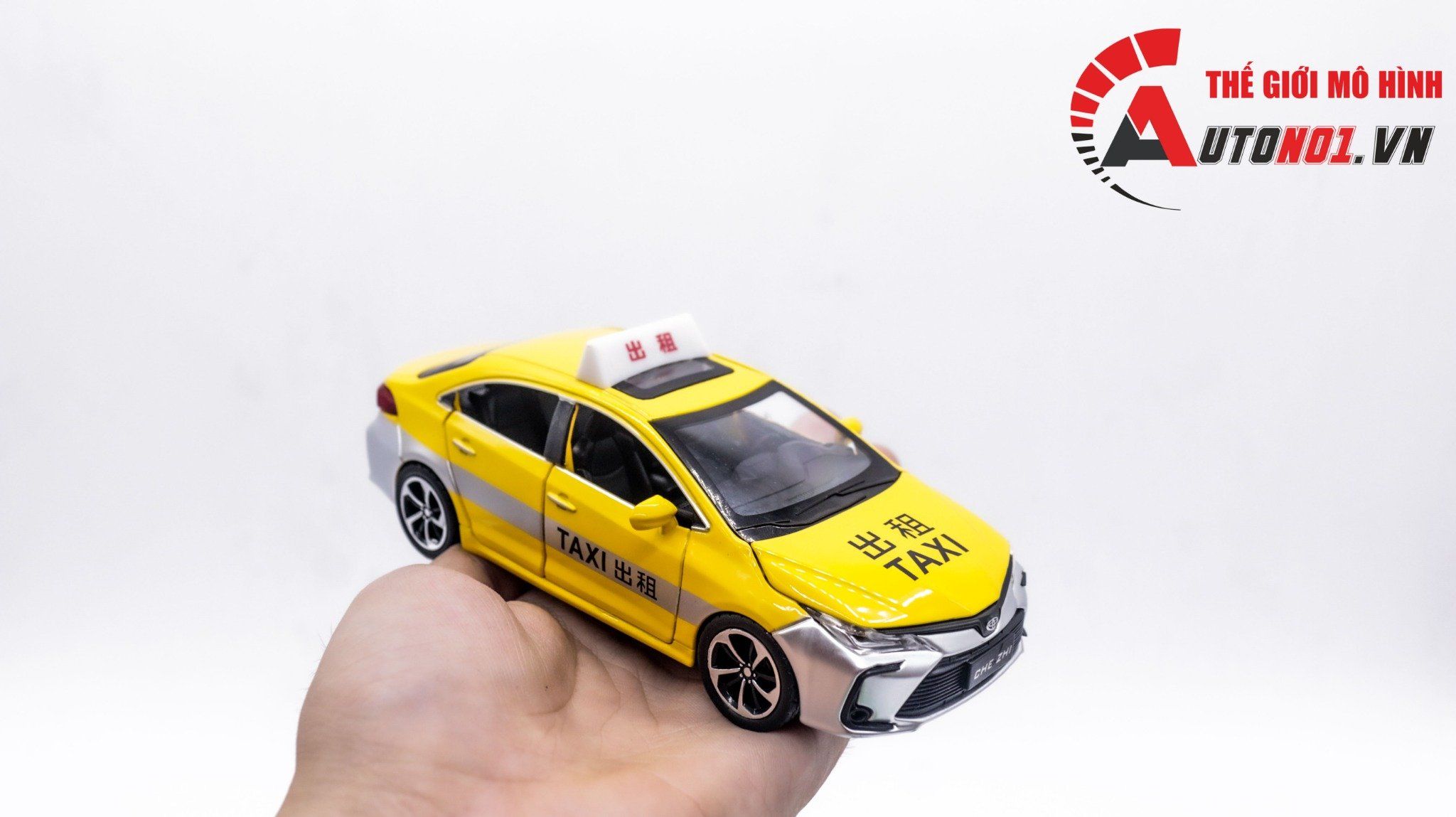 Mô hình xe ô tô Toyota Corolla sedan taxi tỉ lệ 1:32 Alloy model OT224