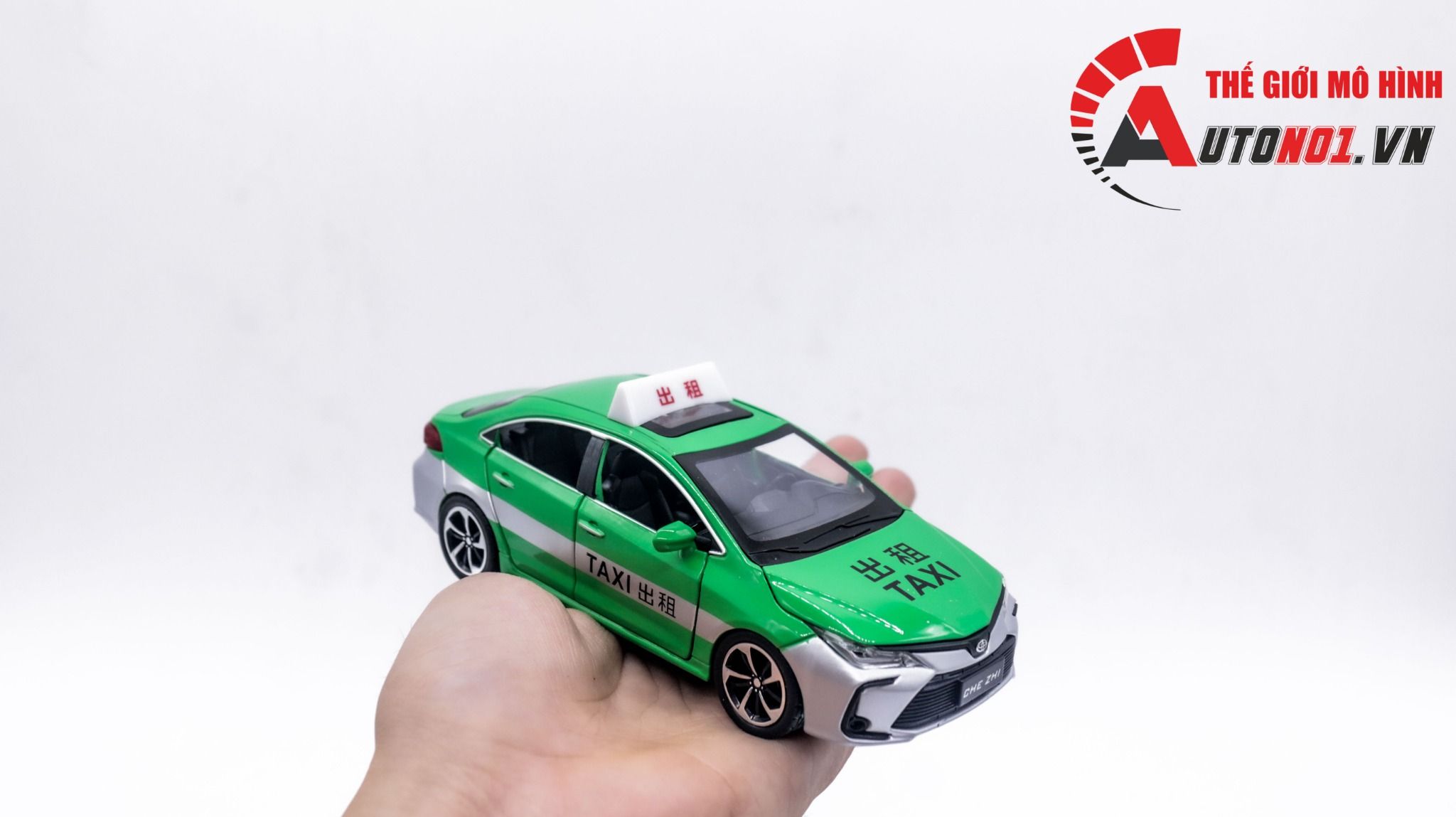 Mô hình xe ô tô Toyota Corolla sedan taxi tỉ lệ 1:32 Alloy model OT224