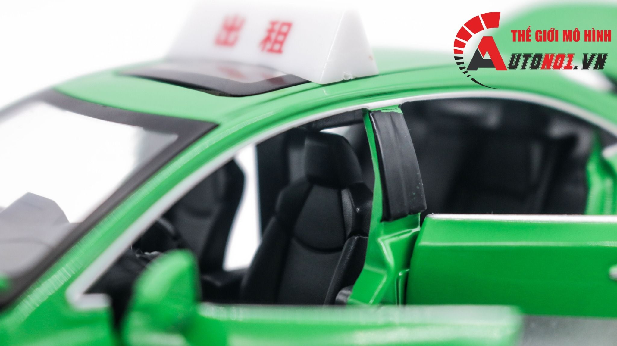 Mô hình xe ô tô Toyota Corolla sedan taxi tỉ lệ 1:32 Alloy model OT224