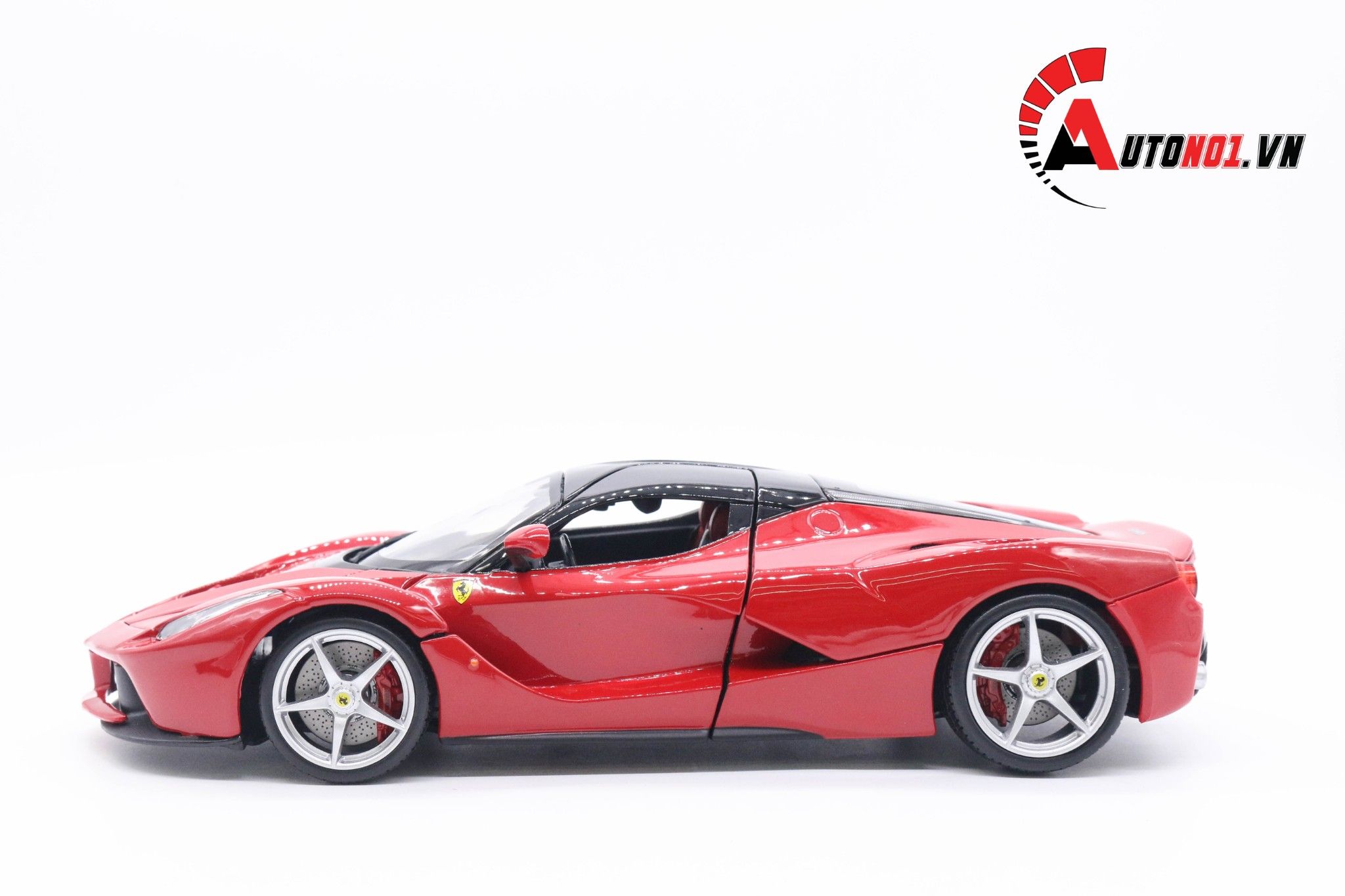  Mô hình xe Ferrari Laferrari Signature tỉ lệ 1:18 bburago 2139 