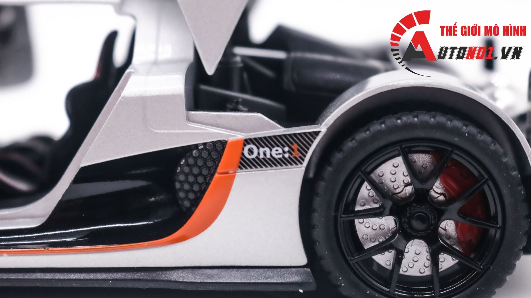 Mô hình xe ô tô Koenigsegg One:1 mở full open - đánh lái được tỉ lệ 1:24 Newao OT313
