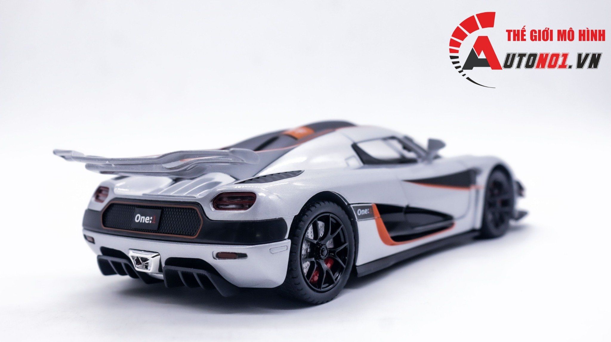 Mô hình xe ô tô Koenigsegg One:1 mở full open - đánh lái được tỉ lệ 1:24 Newao OT313