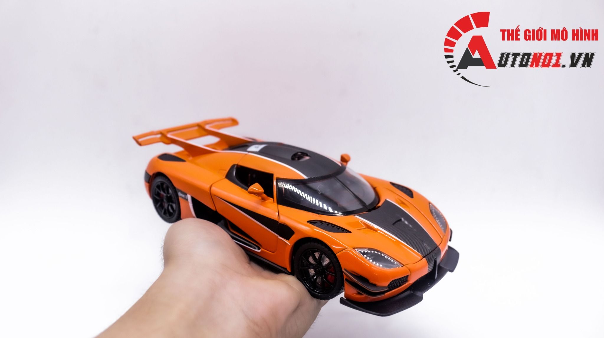 Mô hình xe ô tô Koenigsegg One:1 mở full open - đánh lái được tỉ lệ 1:24 Newao OT313