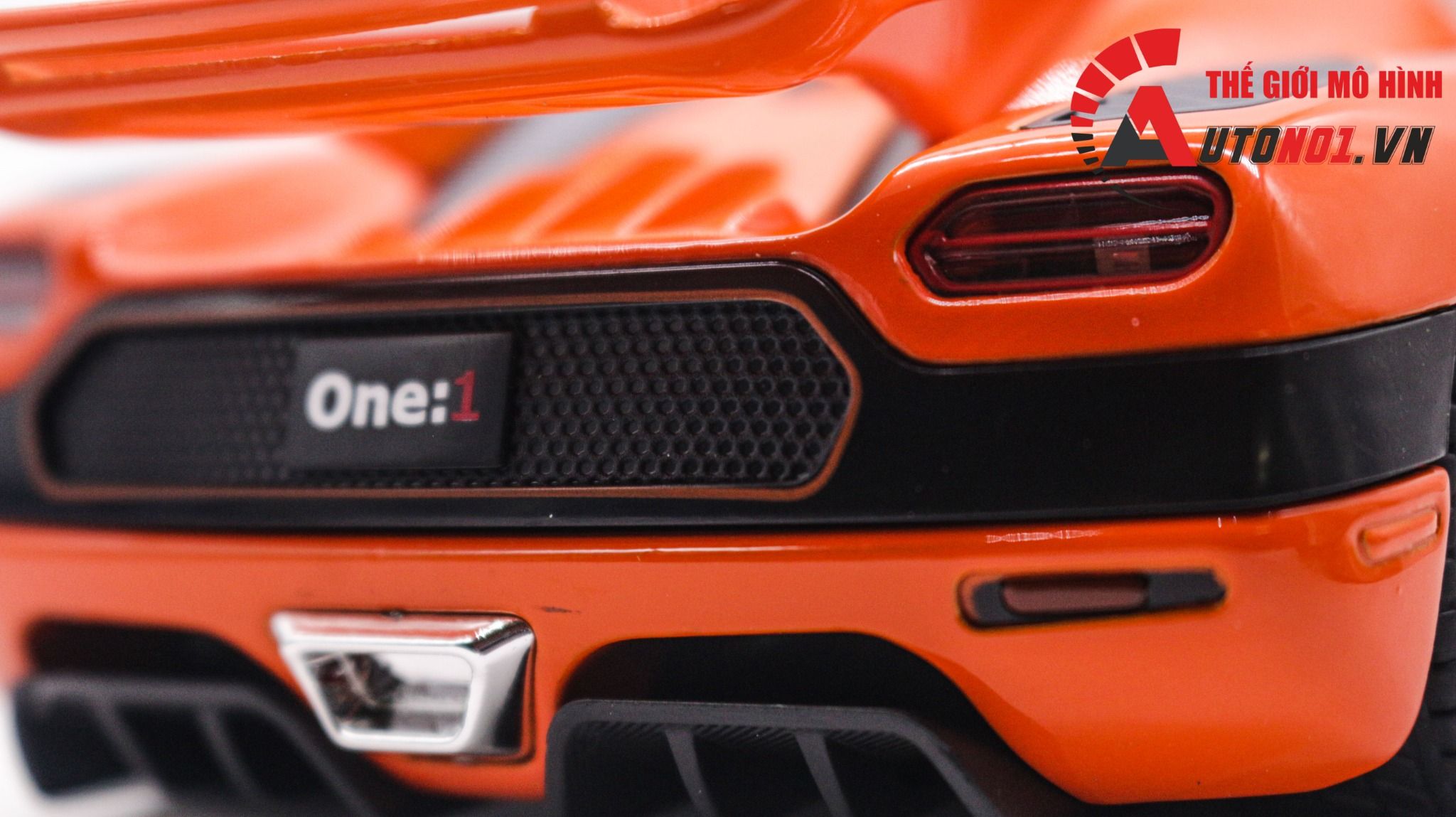 Mô hình xe ô tô Koenigsegg One:1 mở full open - đánh lái được tỉ lệ 1:24 Newao OT313
