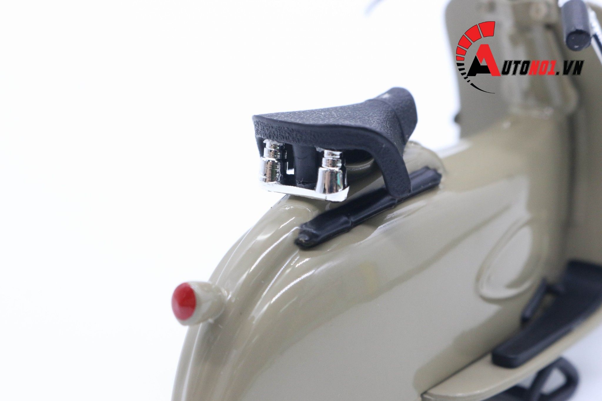 Mô hình xe Vespa mp5 paperino 1945 1:18 Maisto 7070I