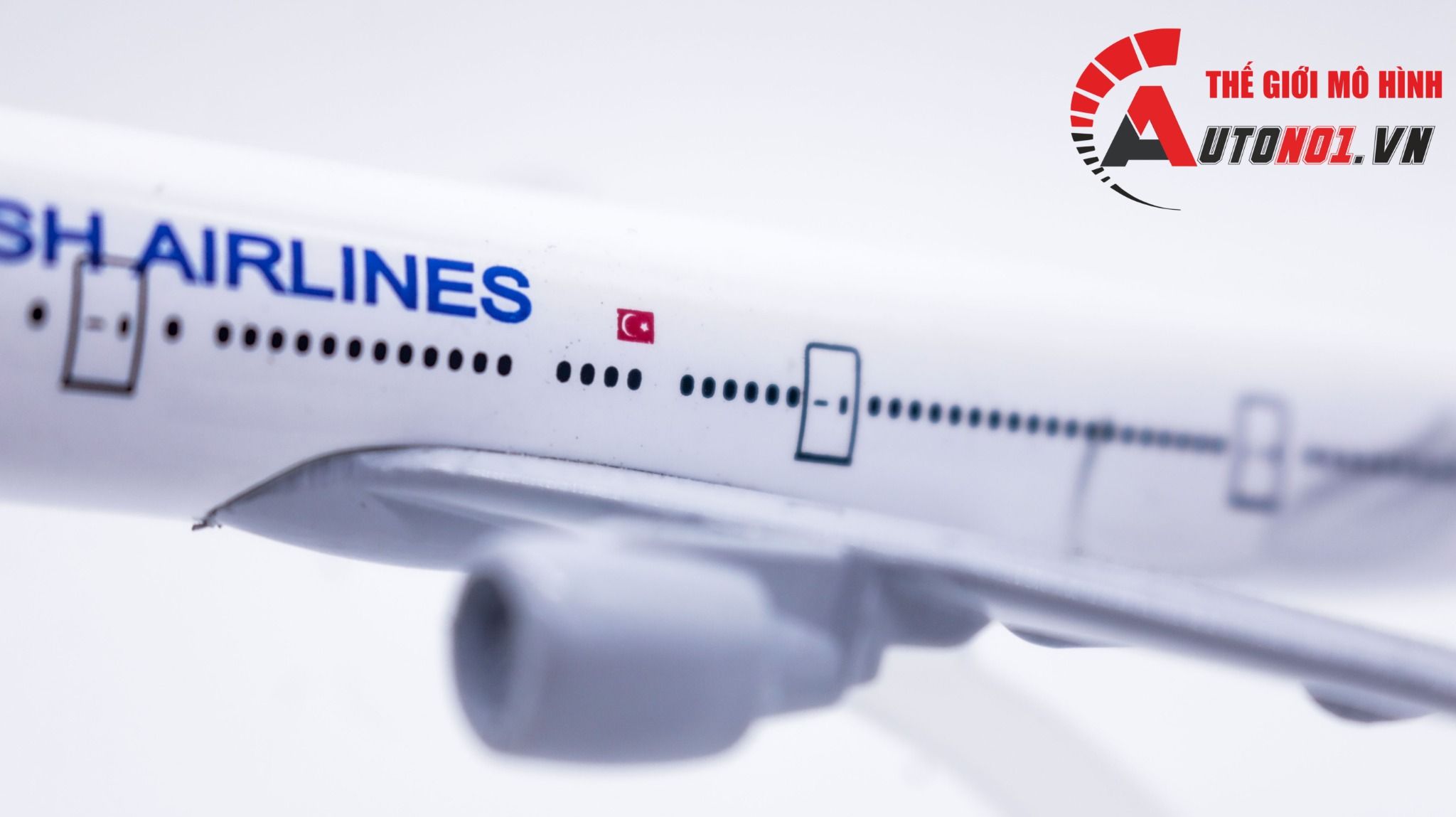 Mô hình máy bay Turkish Airlines Boeing B777-300ER 16cm MB16071