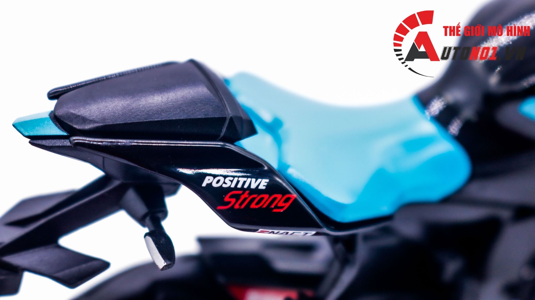 Mô hình xe Yamaha R1M Petronas tỉ lệ 1:12 Jiaye Model MT056
