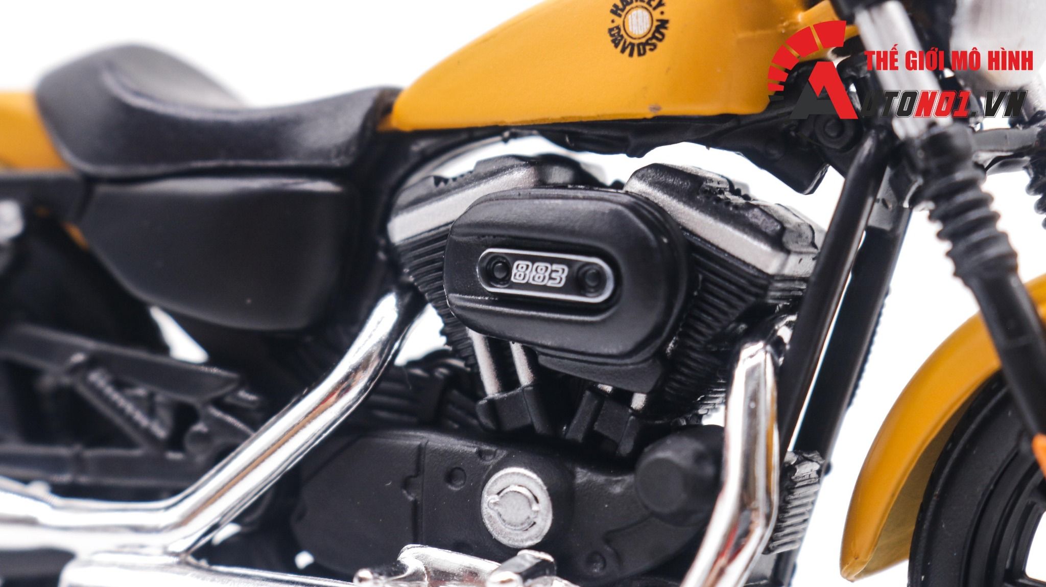Mô hình xe Harley Davidson sportster iron 883 orange 1:18 Maisto 7373B