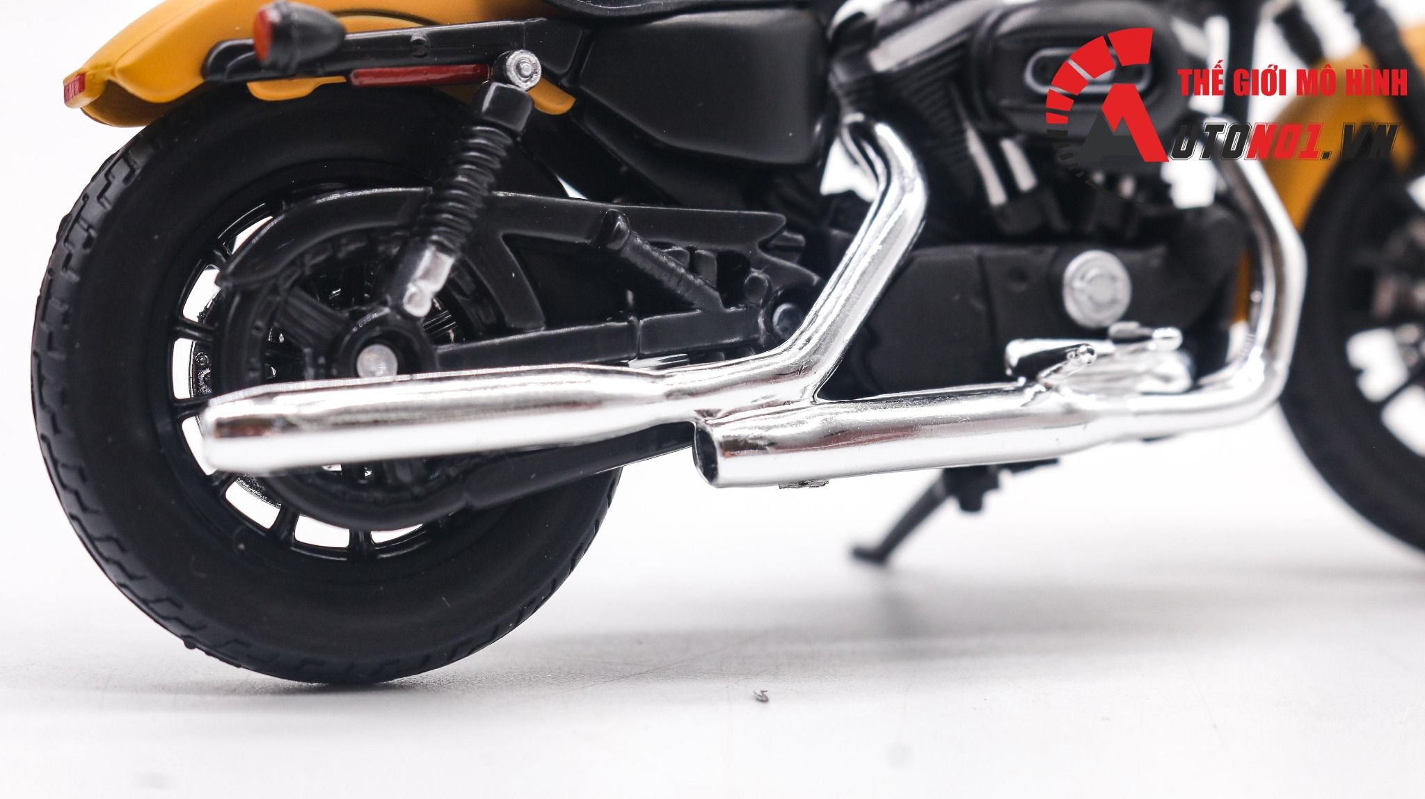 Mô hình xe Harley Davidson sportster iron 883 orange 1:18 Maisto 7373B
