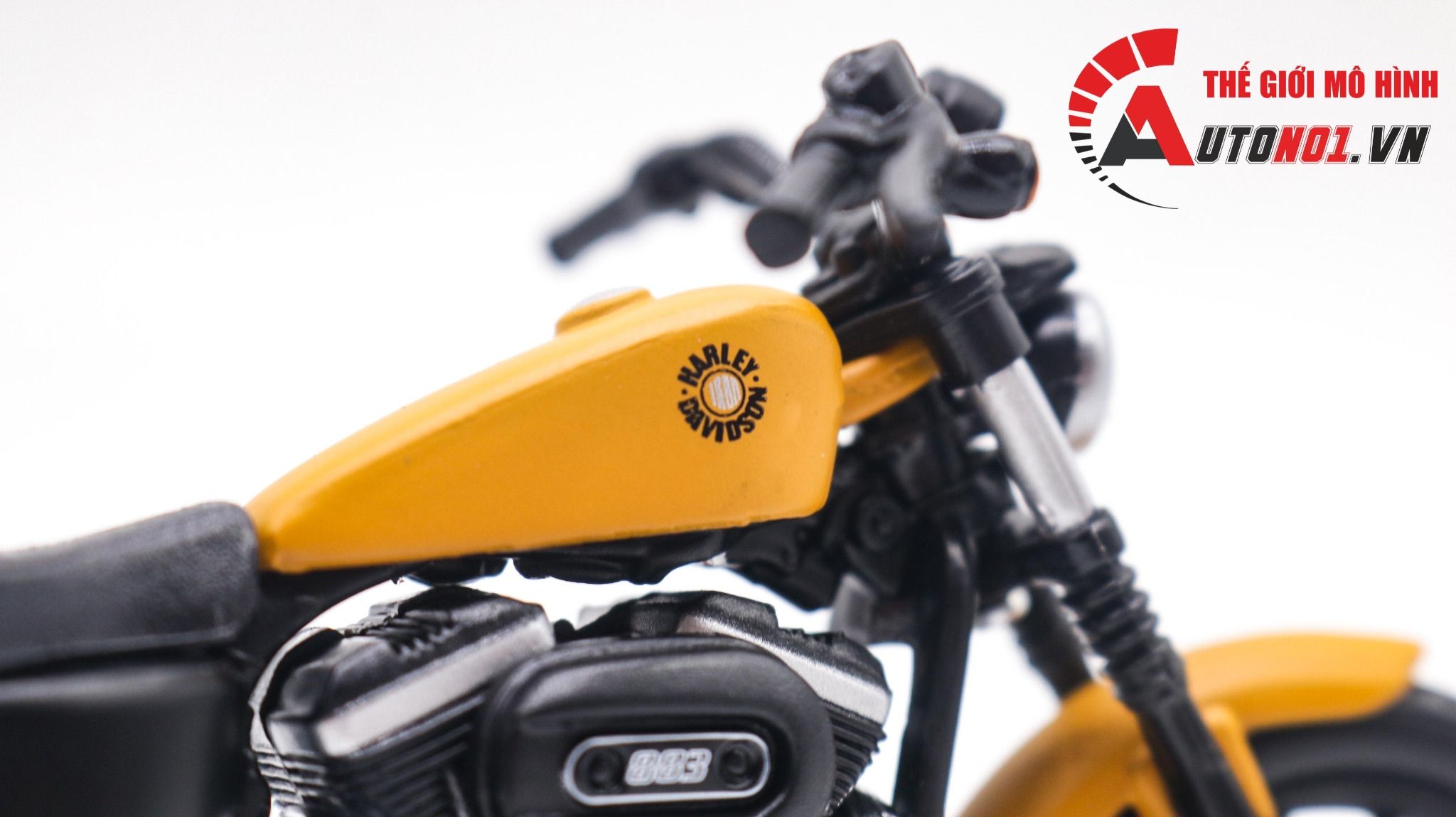 Mô hình xe Harley Davidson sportster iron 883 orange 1:18 Maisto 7373B
