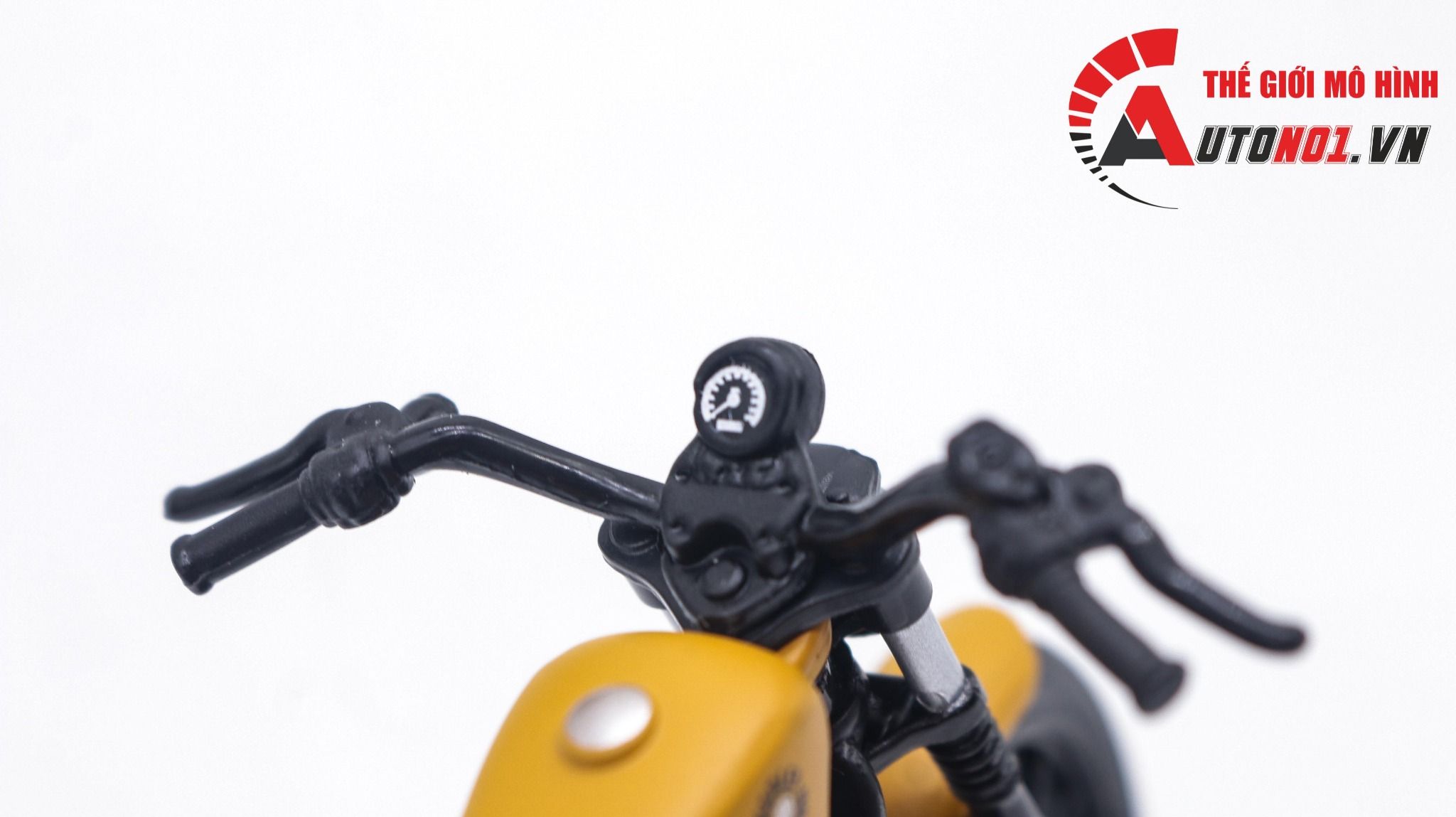Mô hình xe Harley Davidson sportster iron 883 orange 1:18 Maisto 7373B