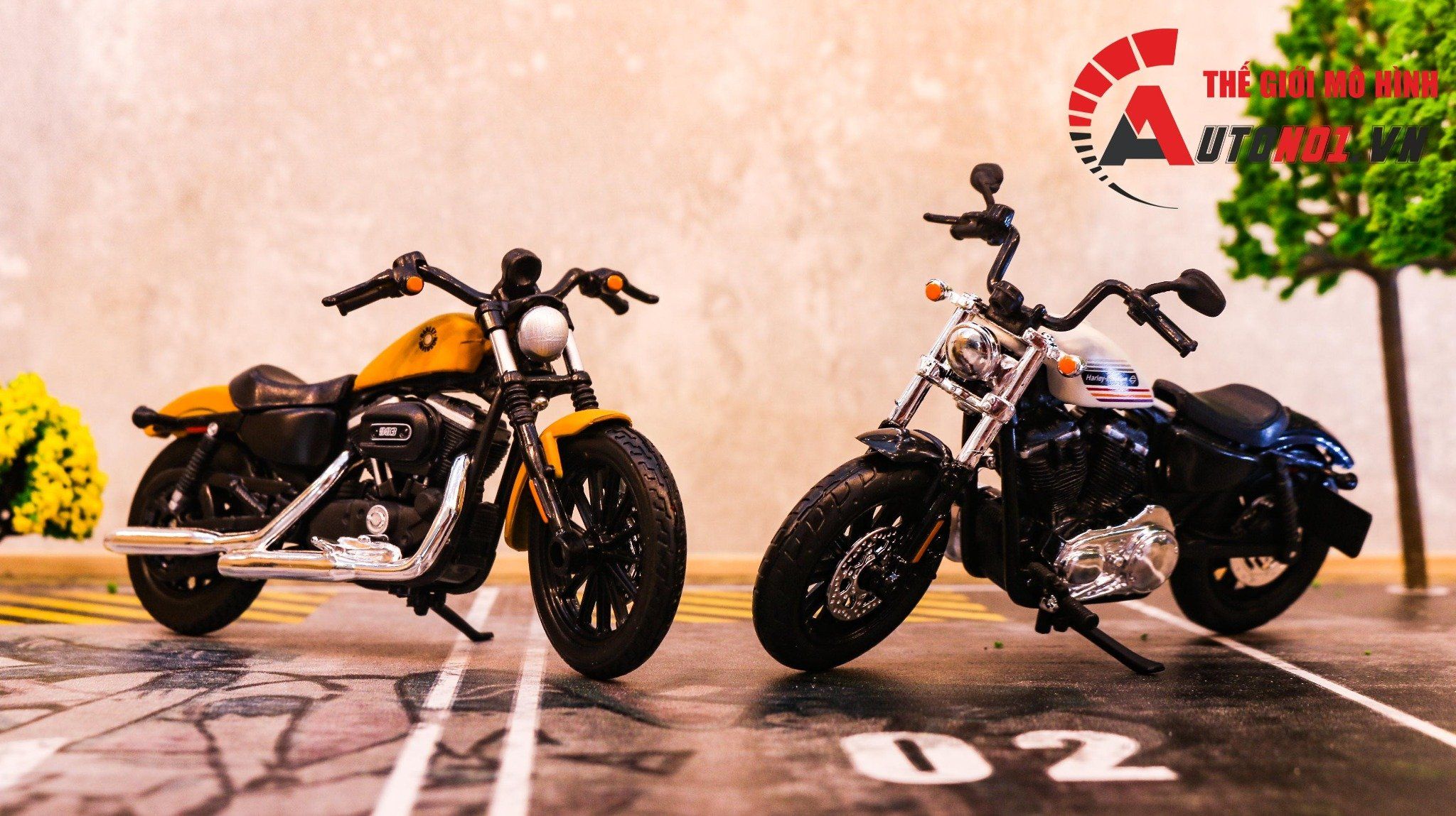 Mô hình xe Harley Davidson sportster iron 883 orange 1:18 Maisto 7373B