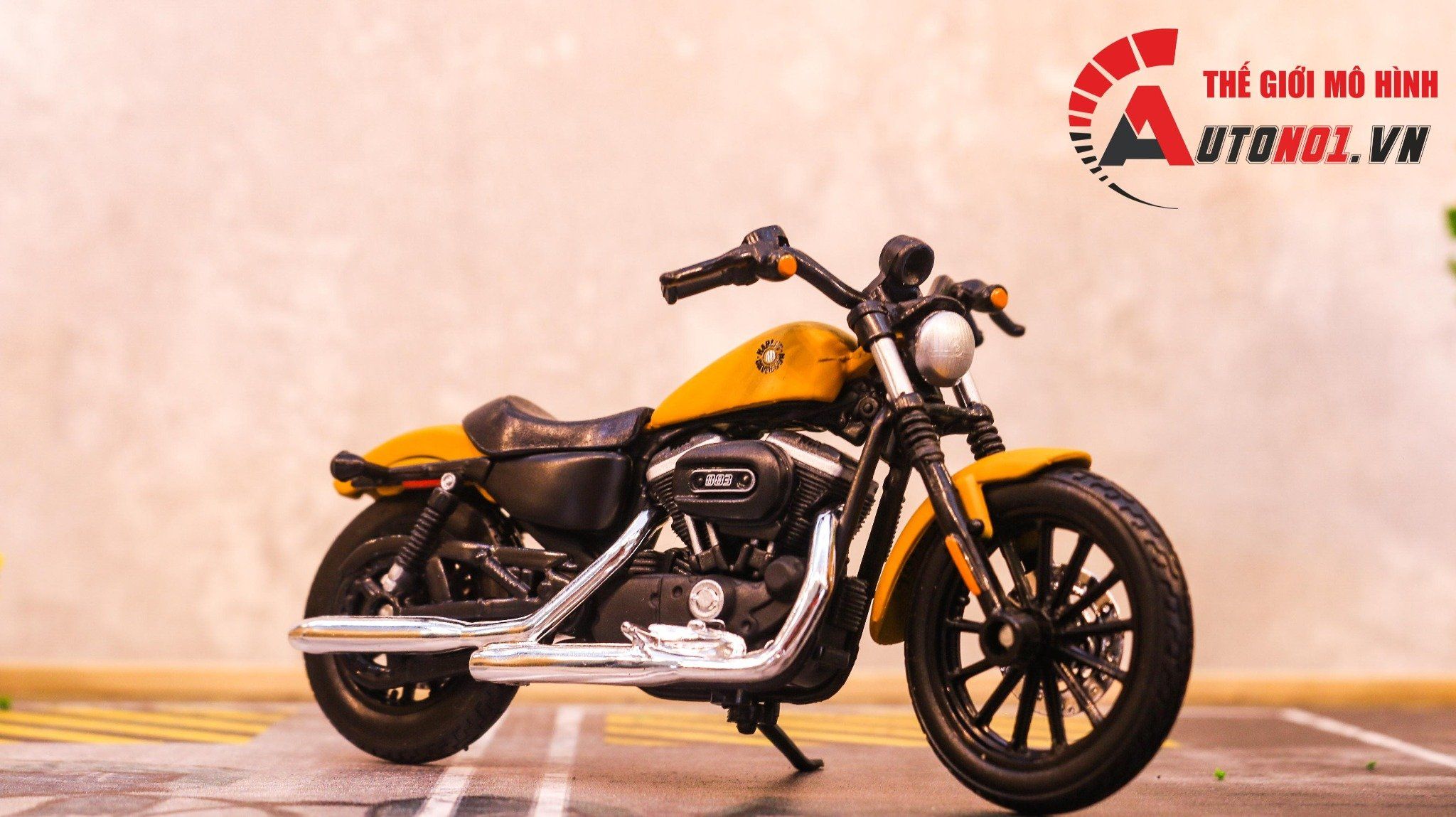 Mô hình xe Harley Davidson sportster iron 883 orange 1:18 Maisto 7373B