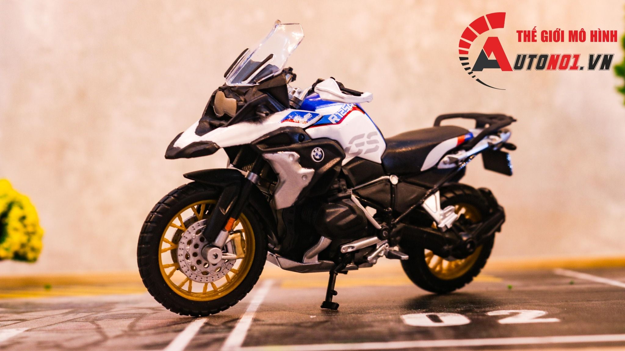  Mô hình xe Bmw R1250 gs white 1:18 Maisto 8009 